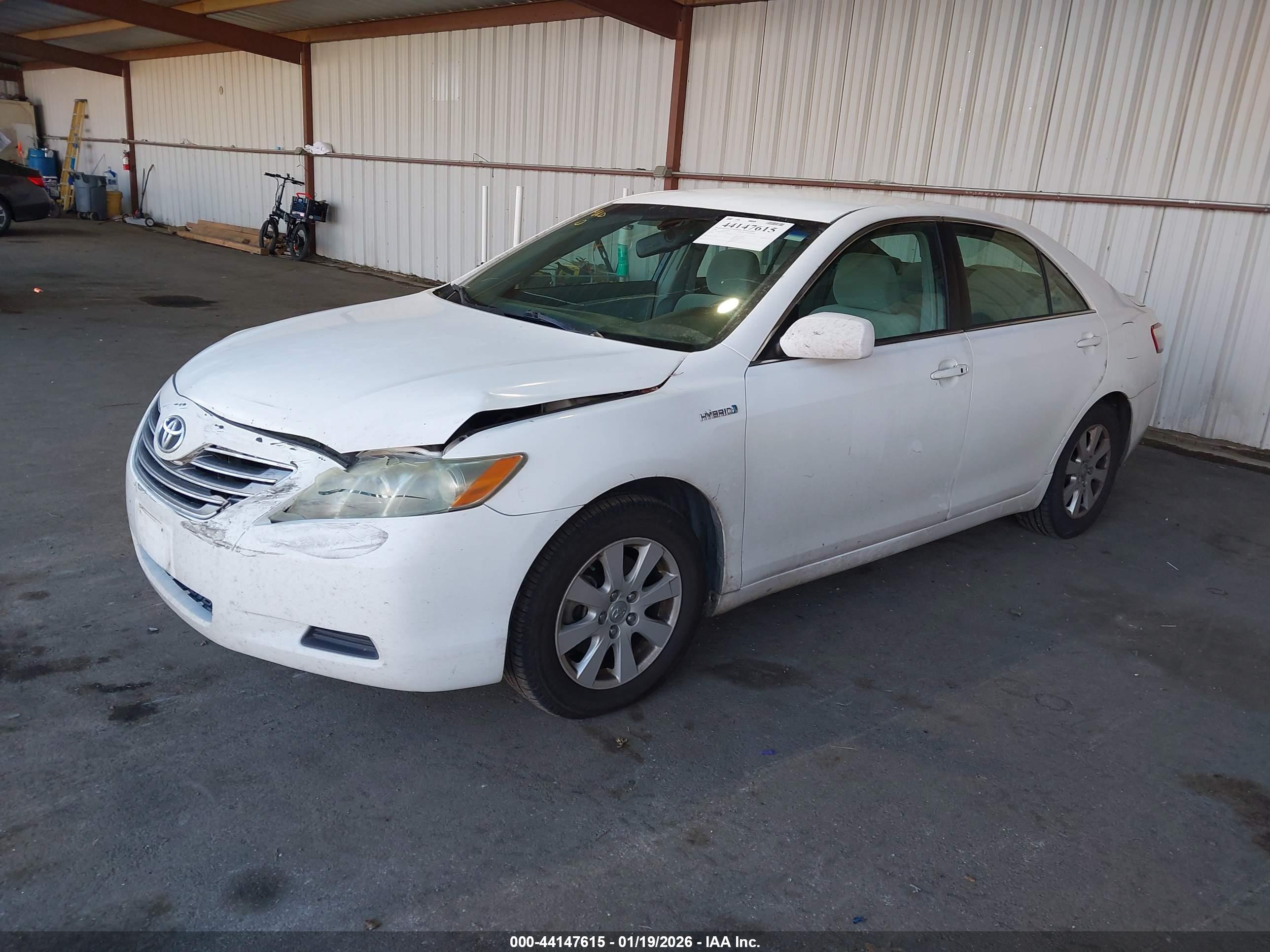 TOYOTA CAMRY image 2