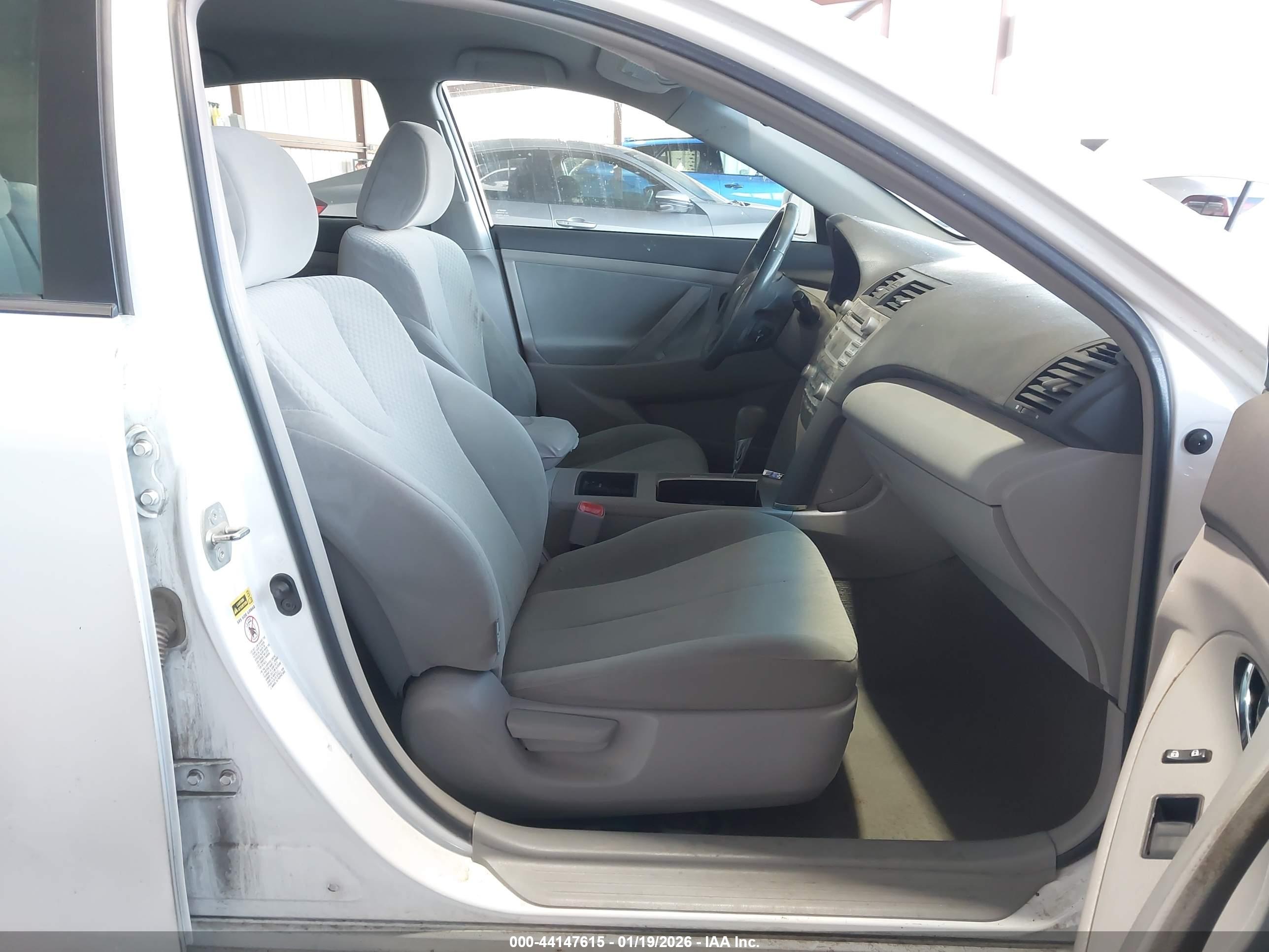 TOYOTA CAMRY image 5