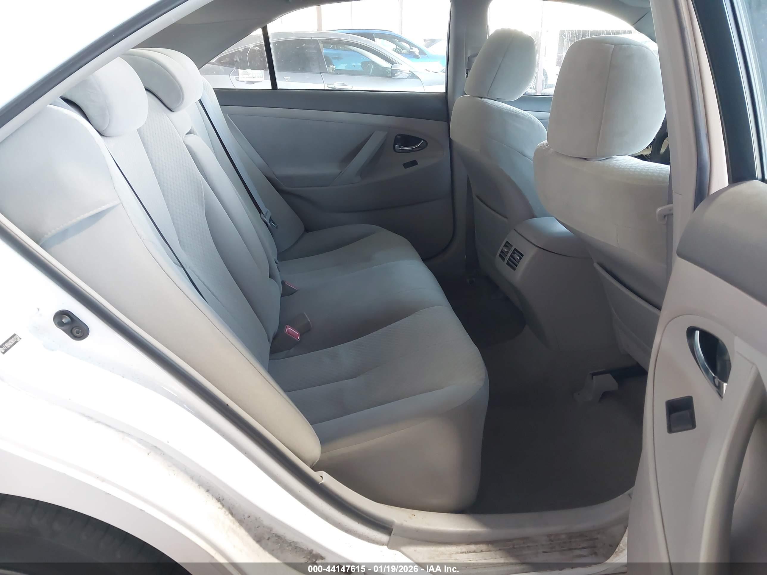 TOYOTA CAMRY image 8