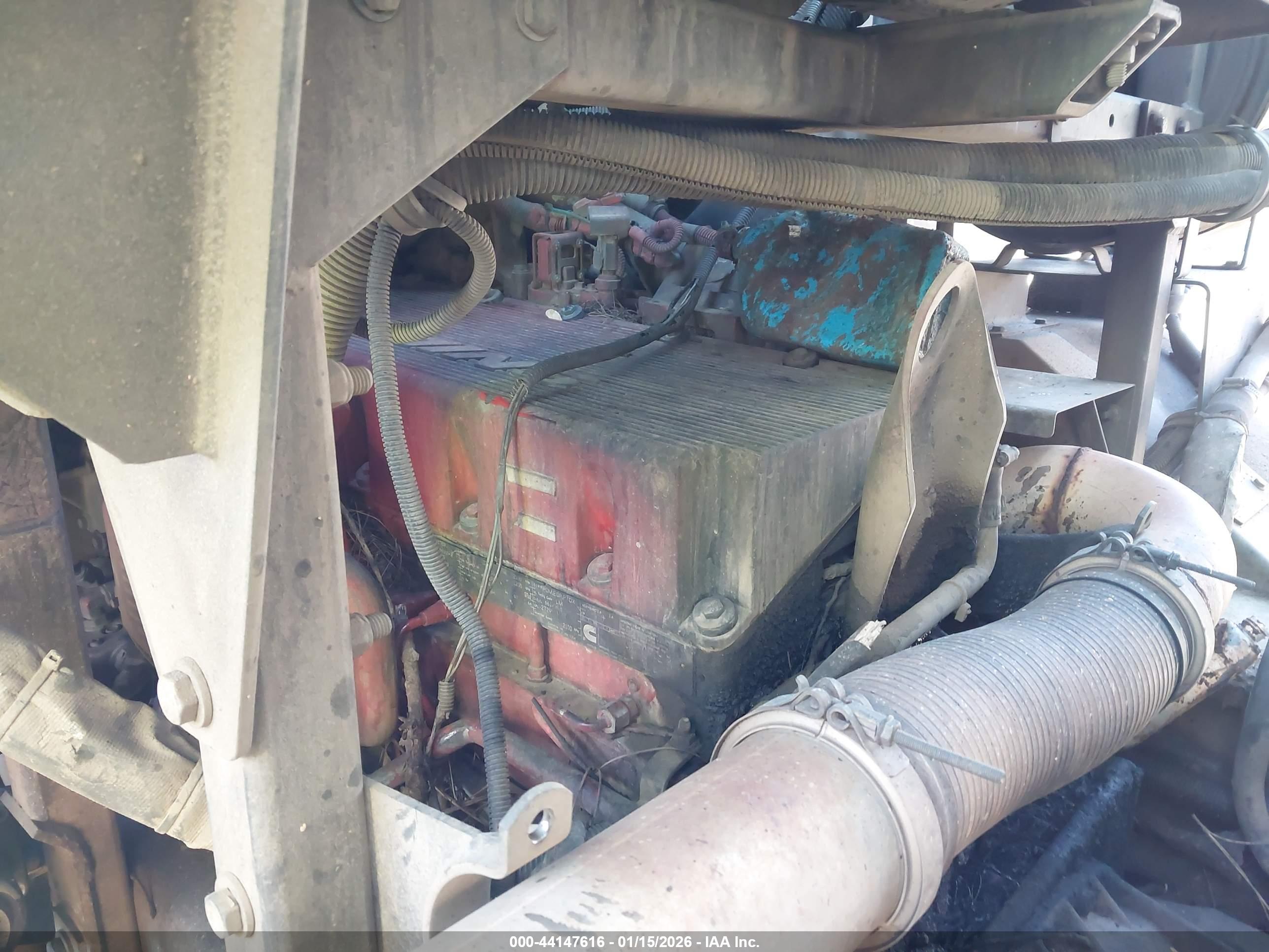 PETERBILT 320 image 10