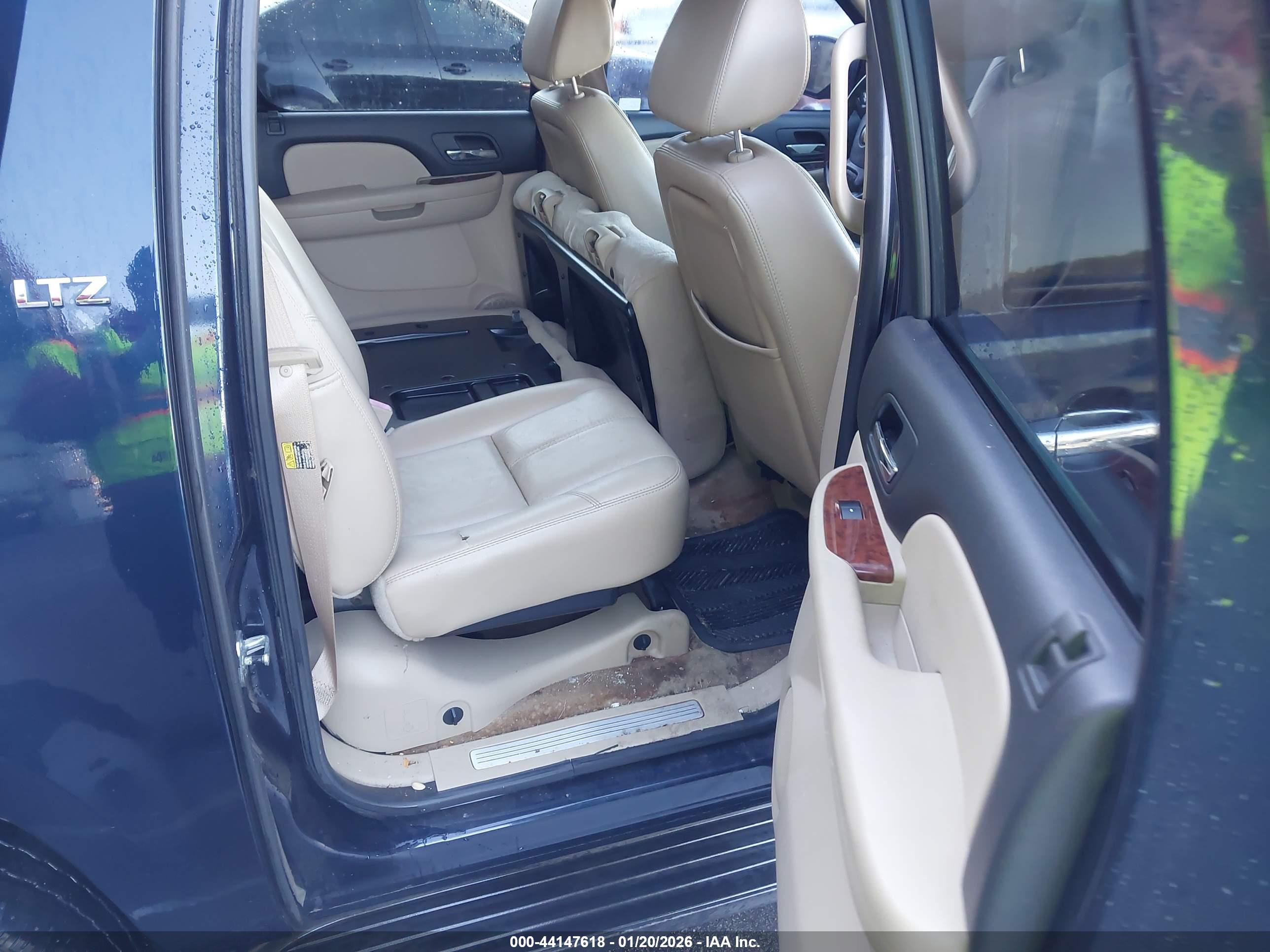 CHEVROLET AVALANCHE image 8