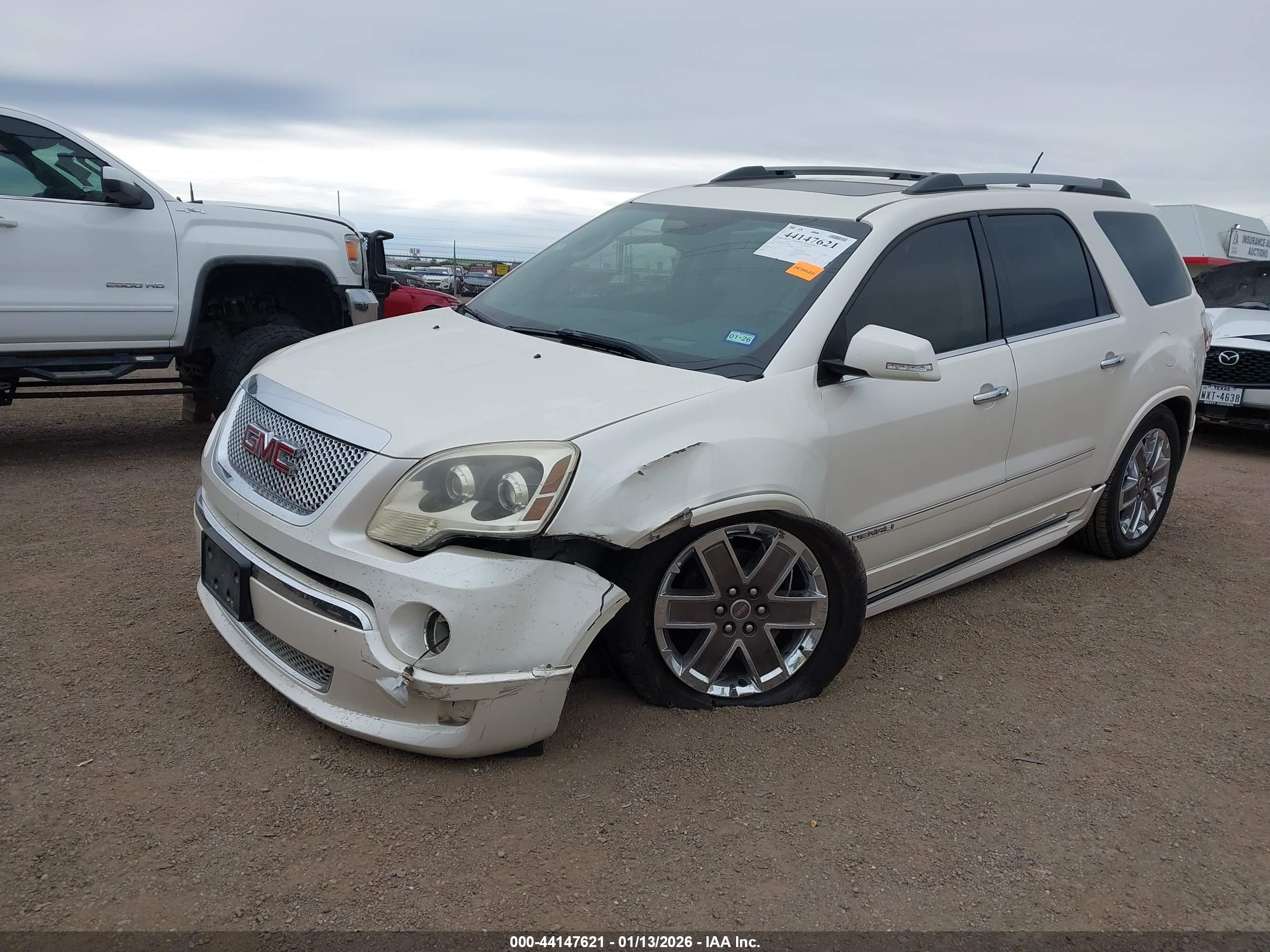GMC ACADIA image 2