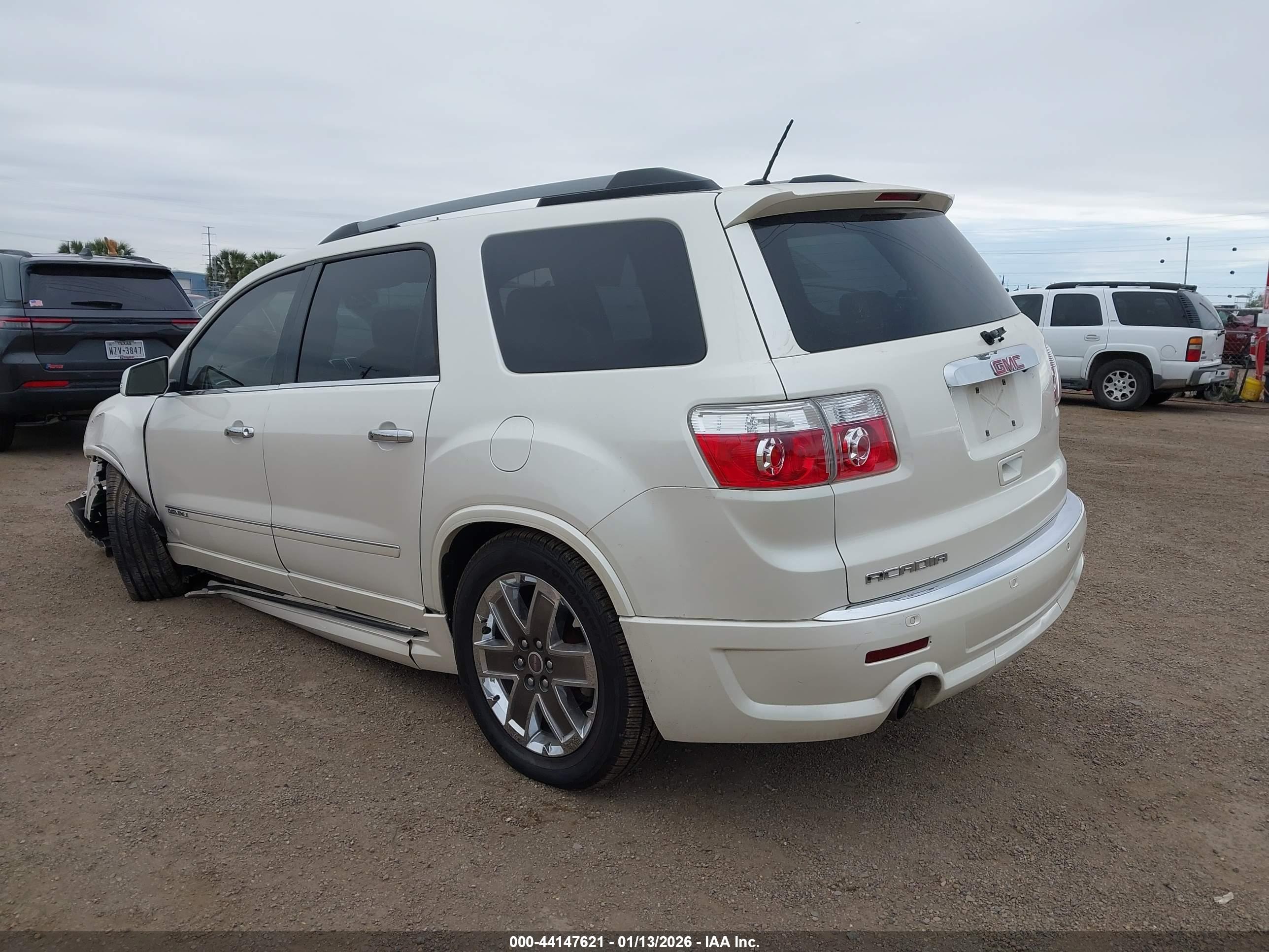 GMC ACADIA image 3