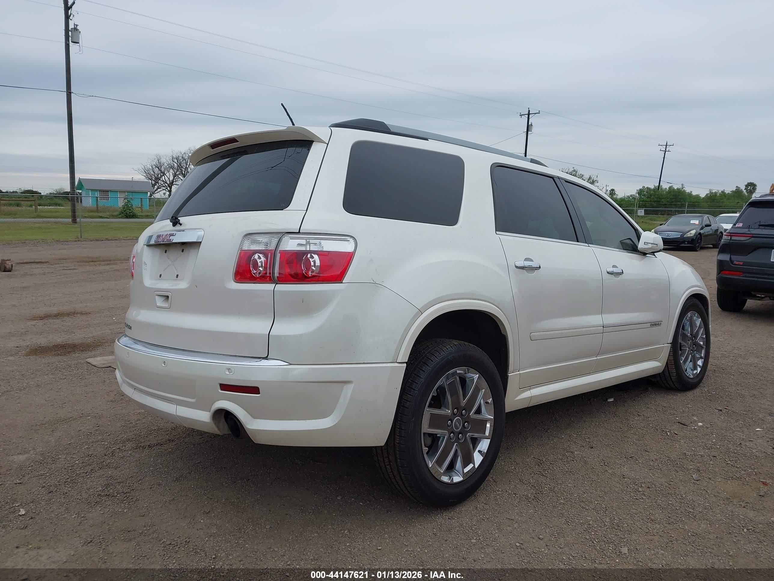 GMC ACADIA image 4