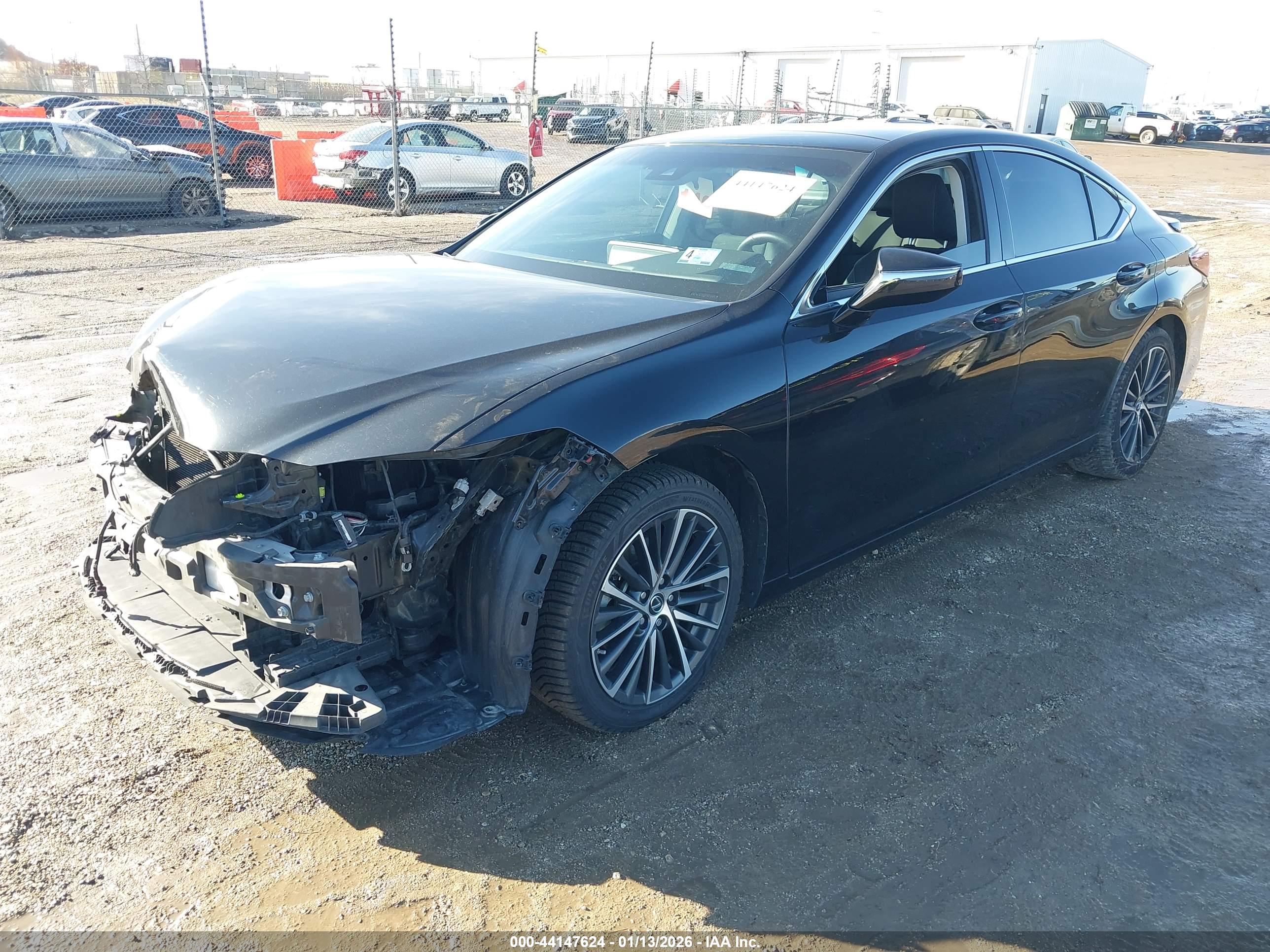 LEXUS ES image 2