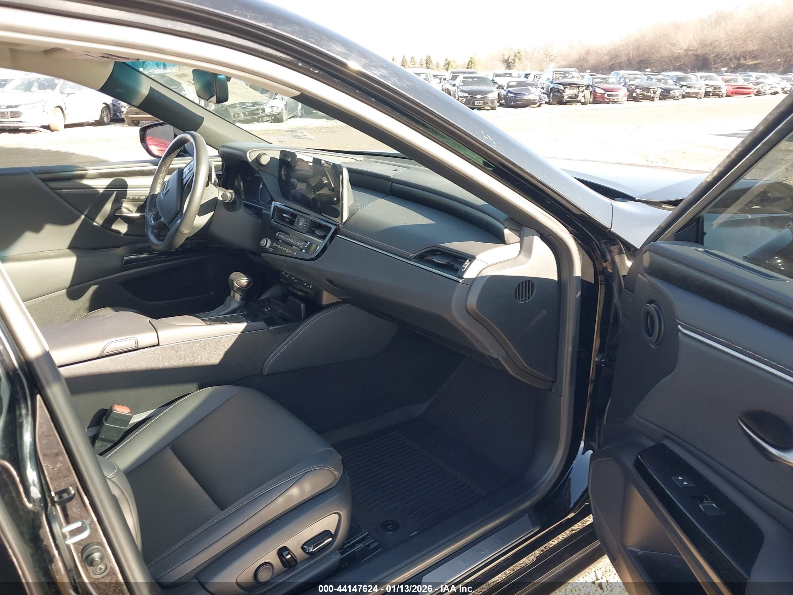 LEXUS ES image 5