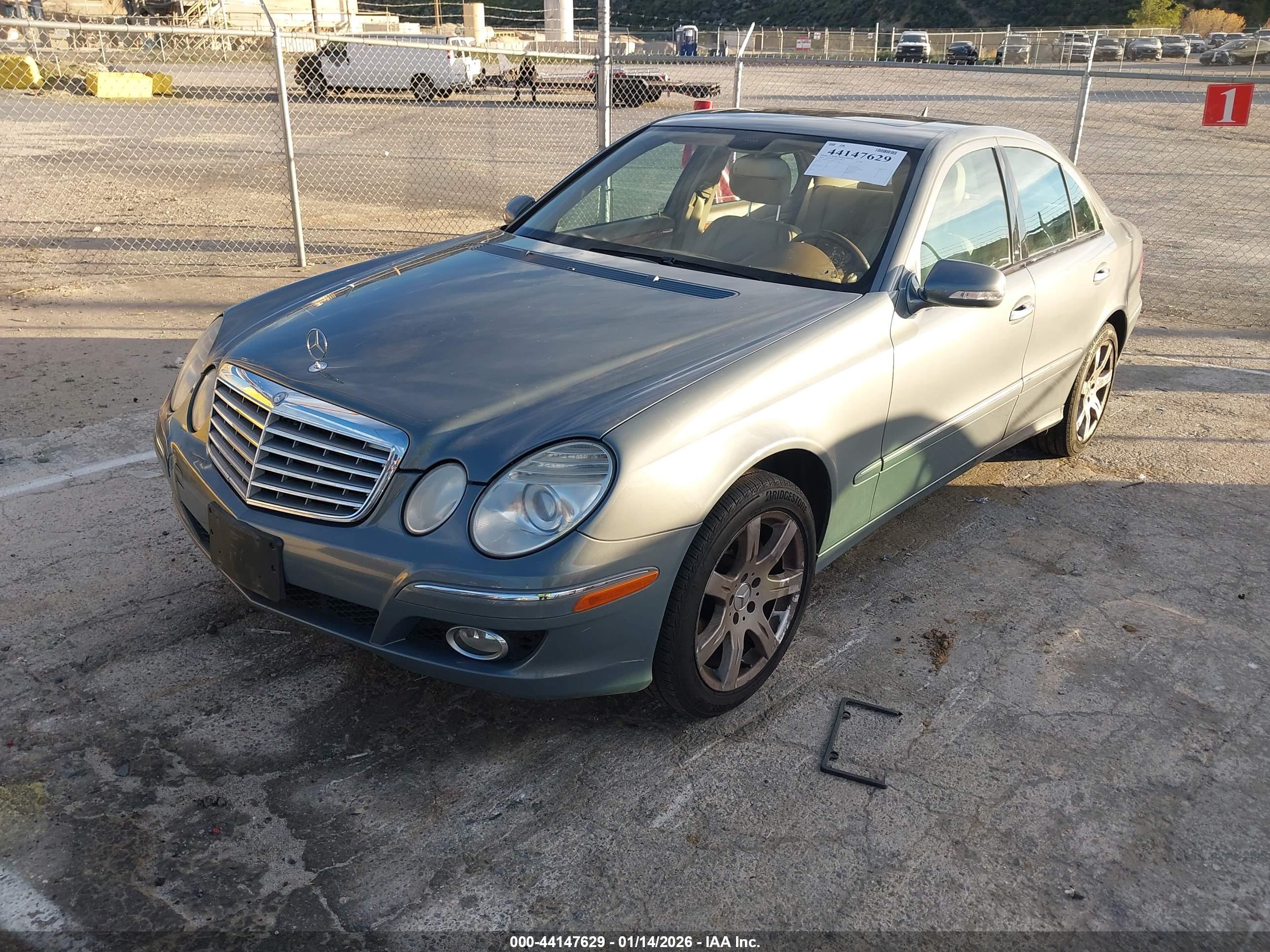 MERCEDES-BENZ E image 2