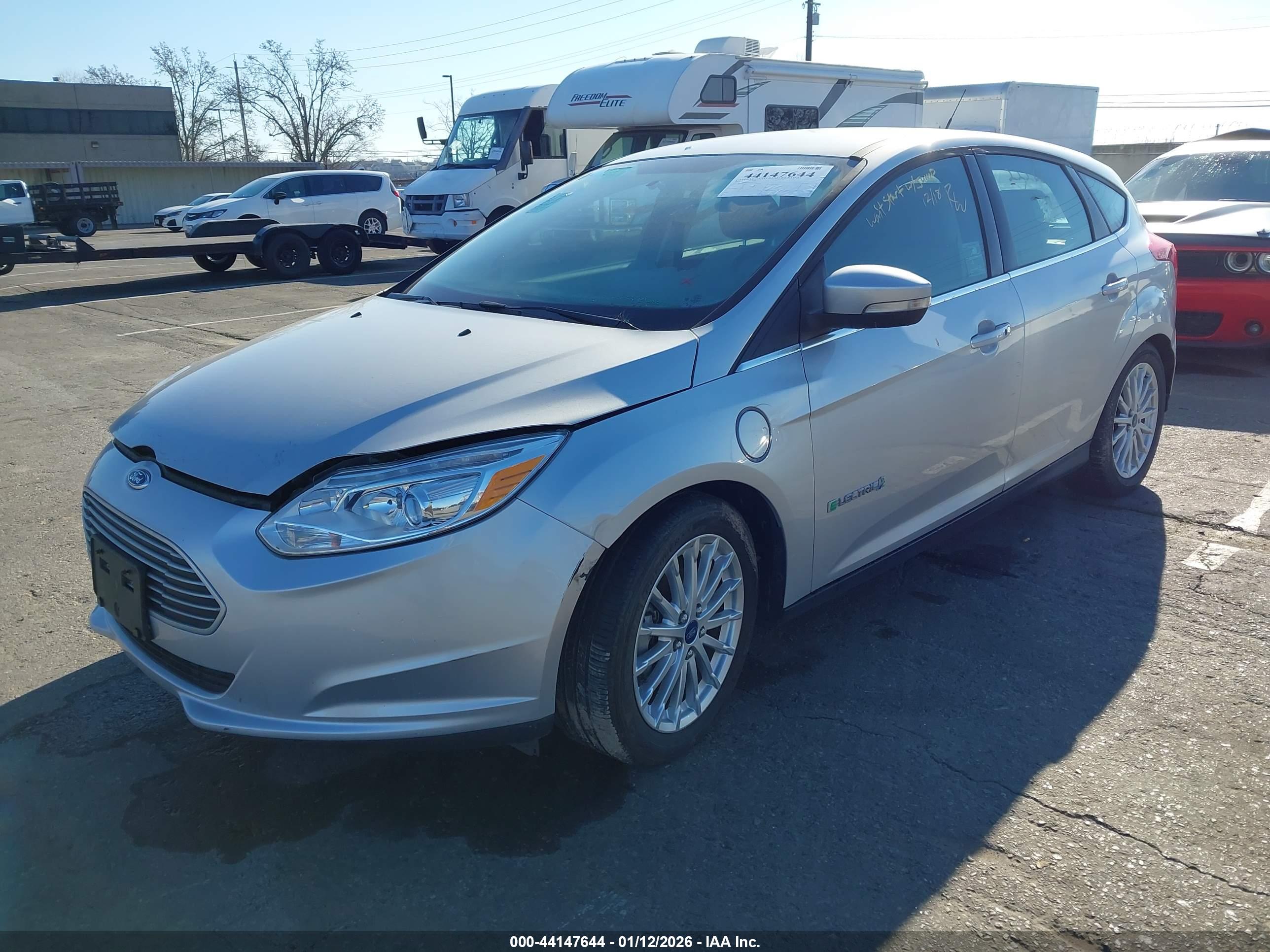 FORD FOCUS image 2