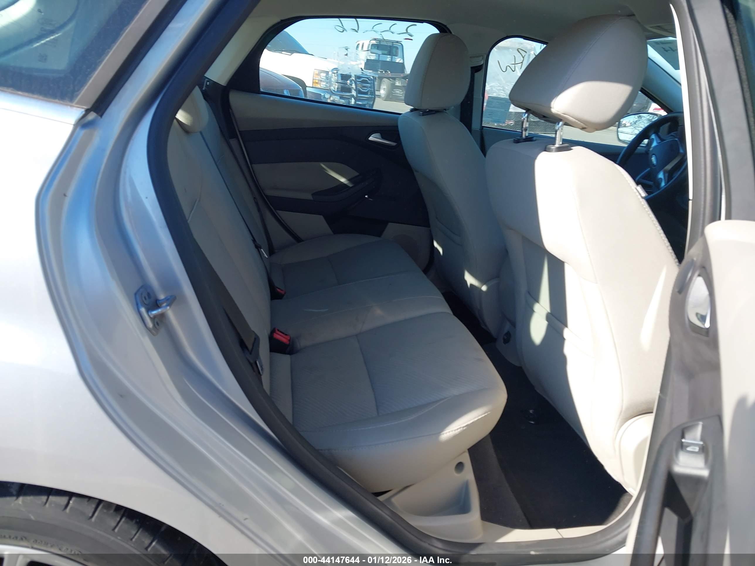 FORD FOCUS image 8