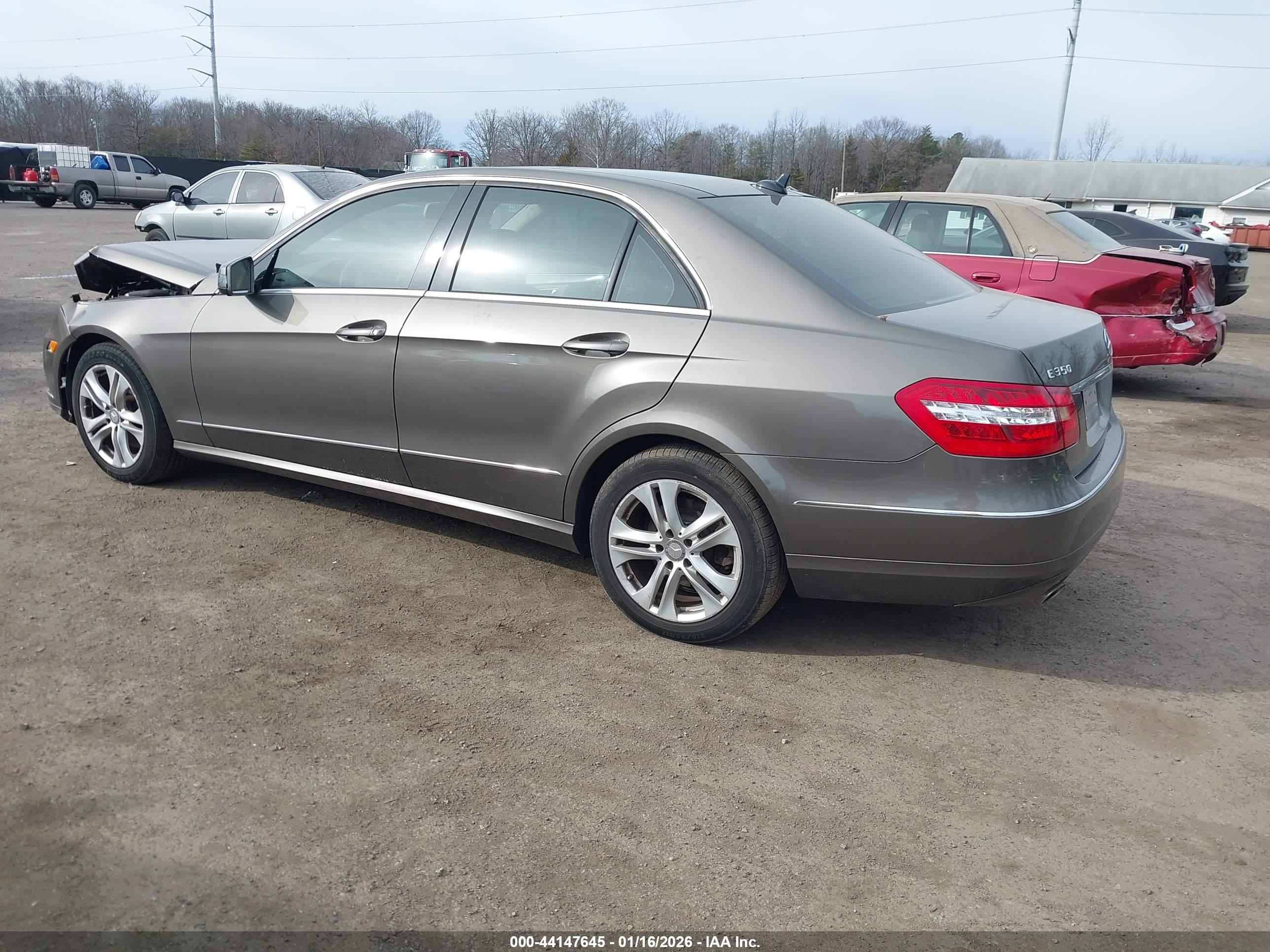 MERCEDES-BENZ E image 3