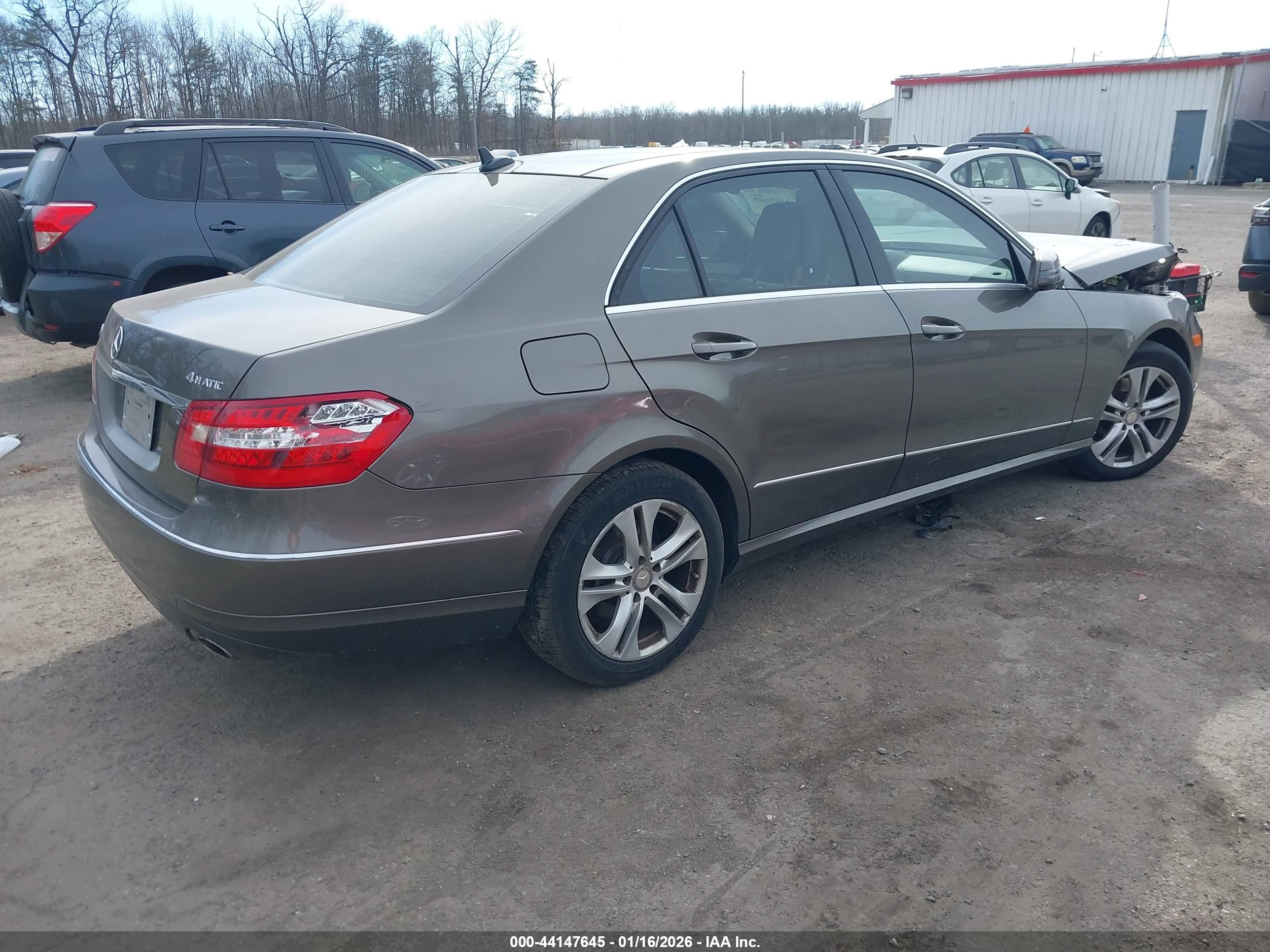 MERCEDES-BENZ E image 4