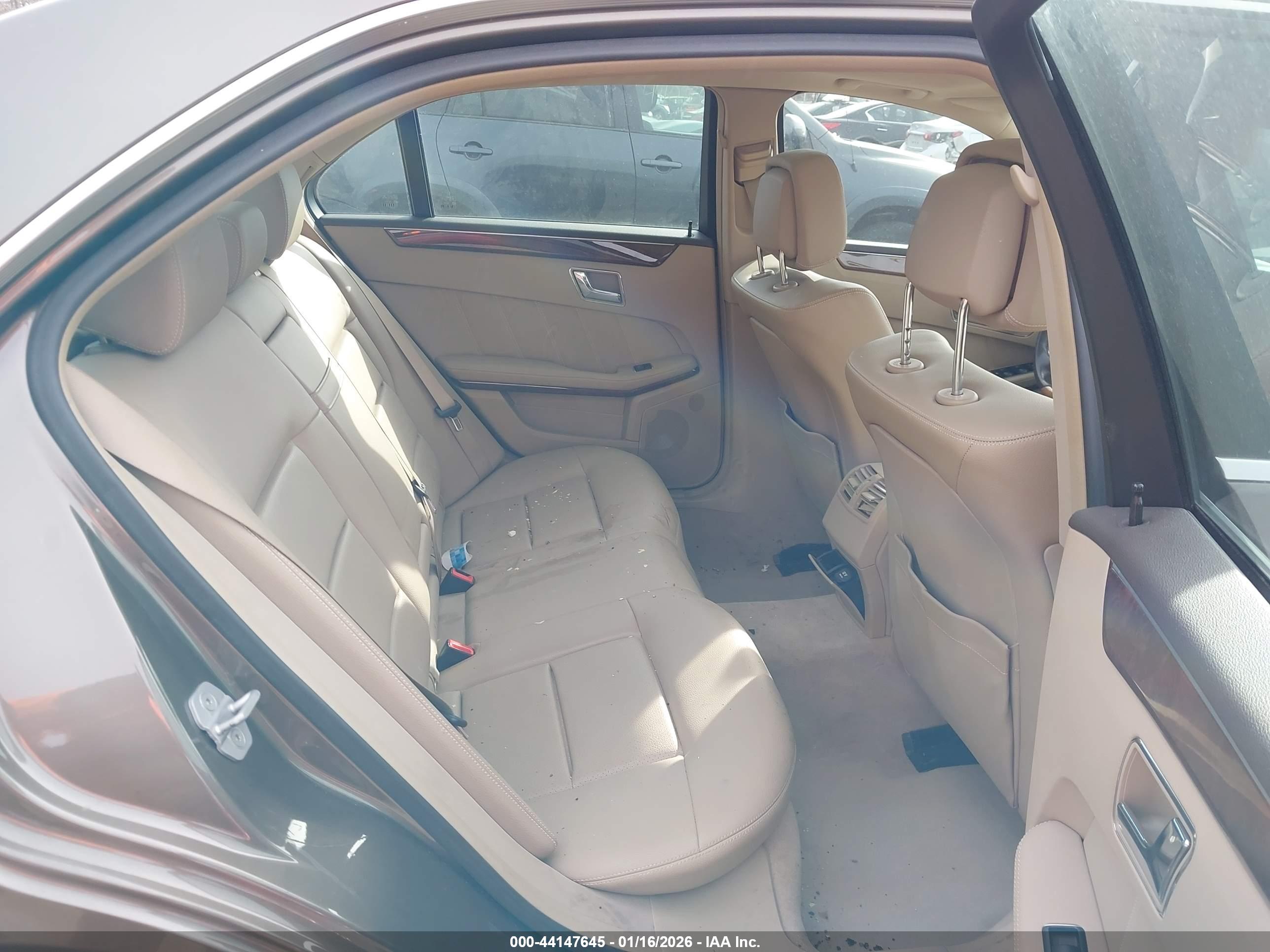 MERCEDES-BENZ E image 8