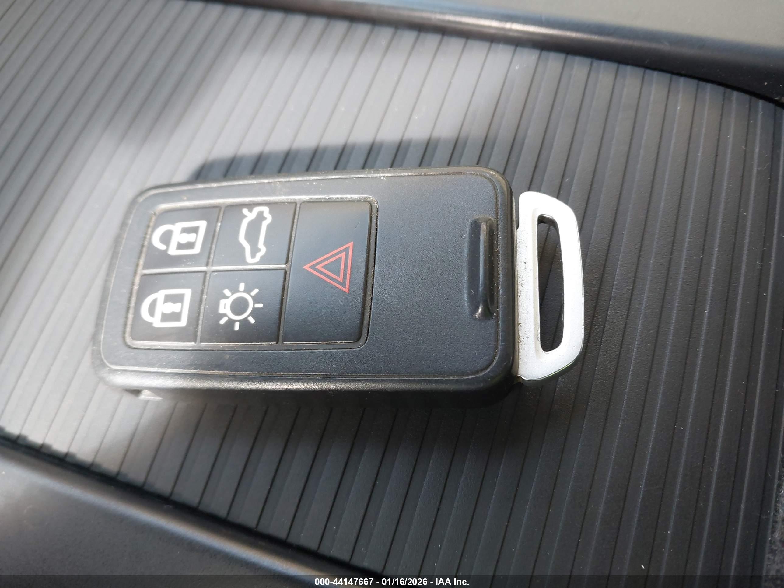 VOLVO S60 image 11