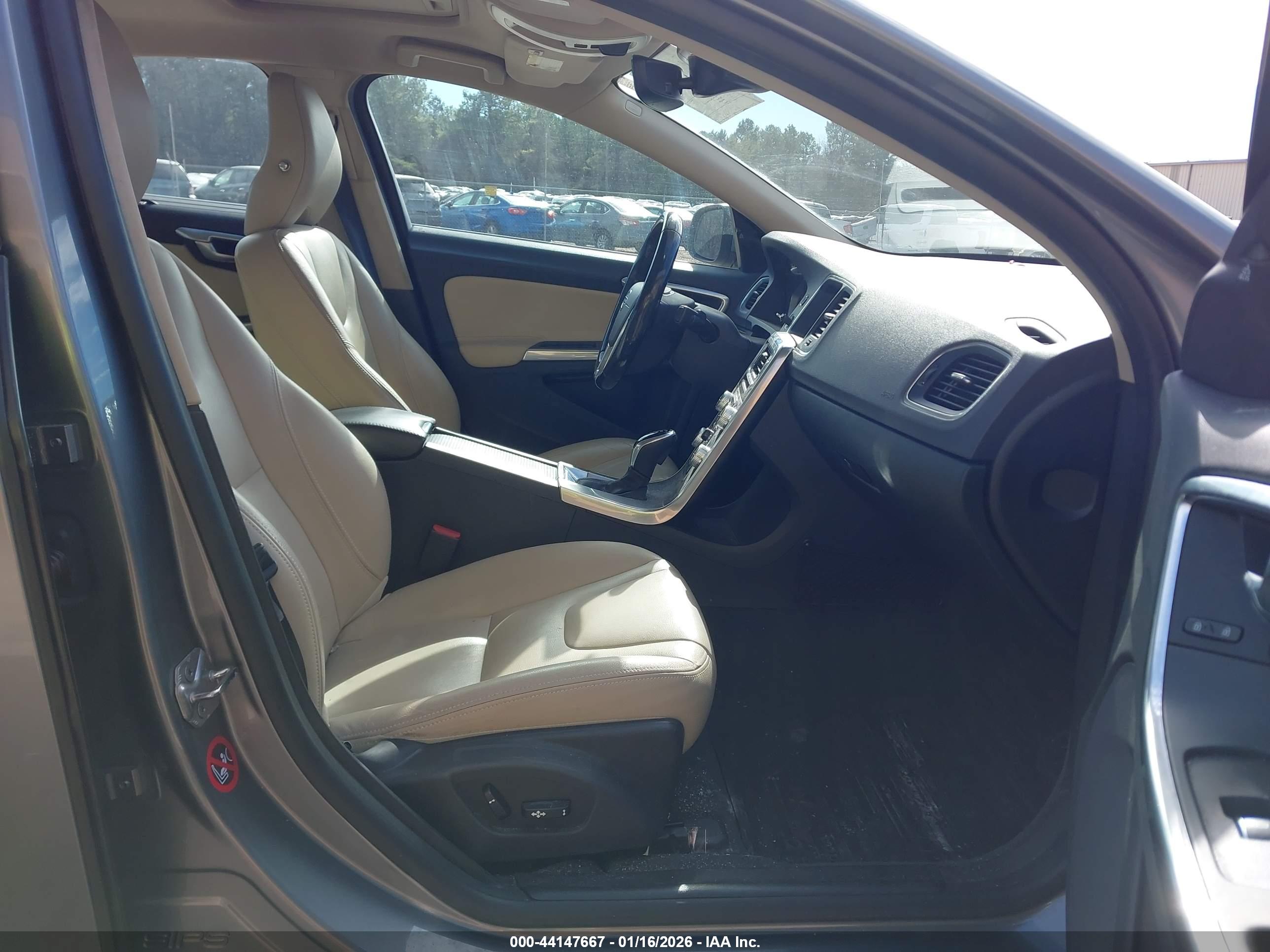 VOLVO S60 image 5