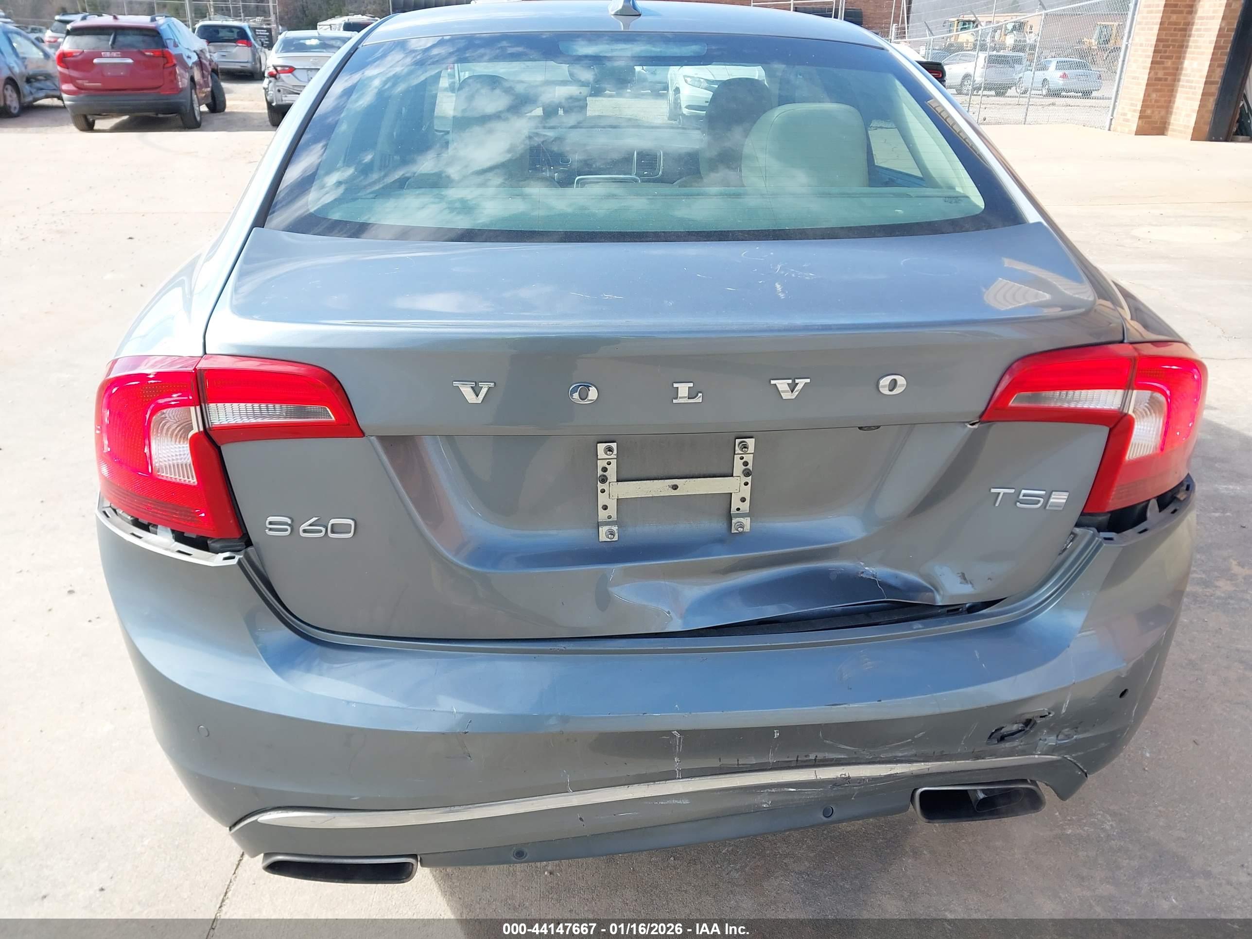 VOLVO S60 image 6