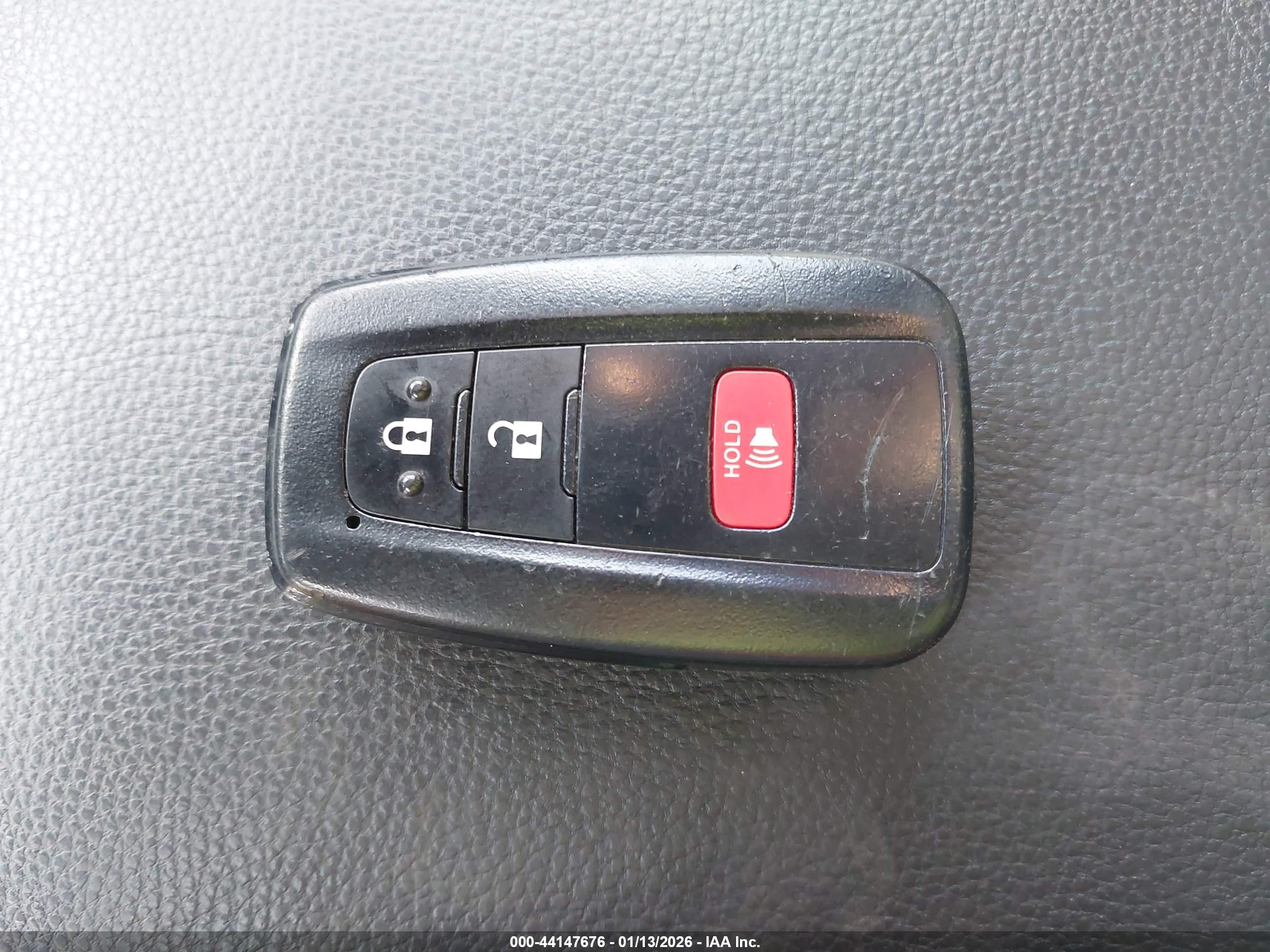 TOYOTA RAV4 image 11