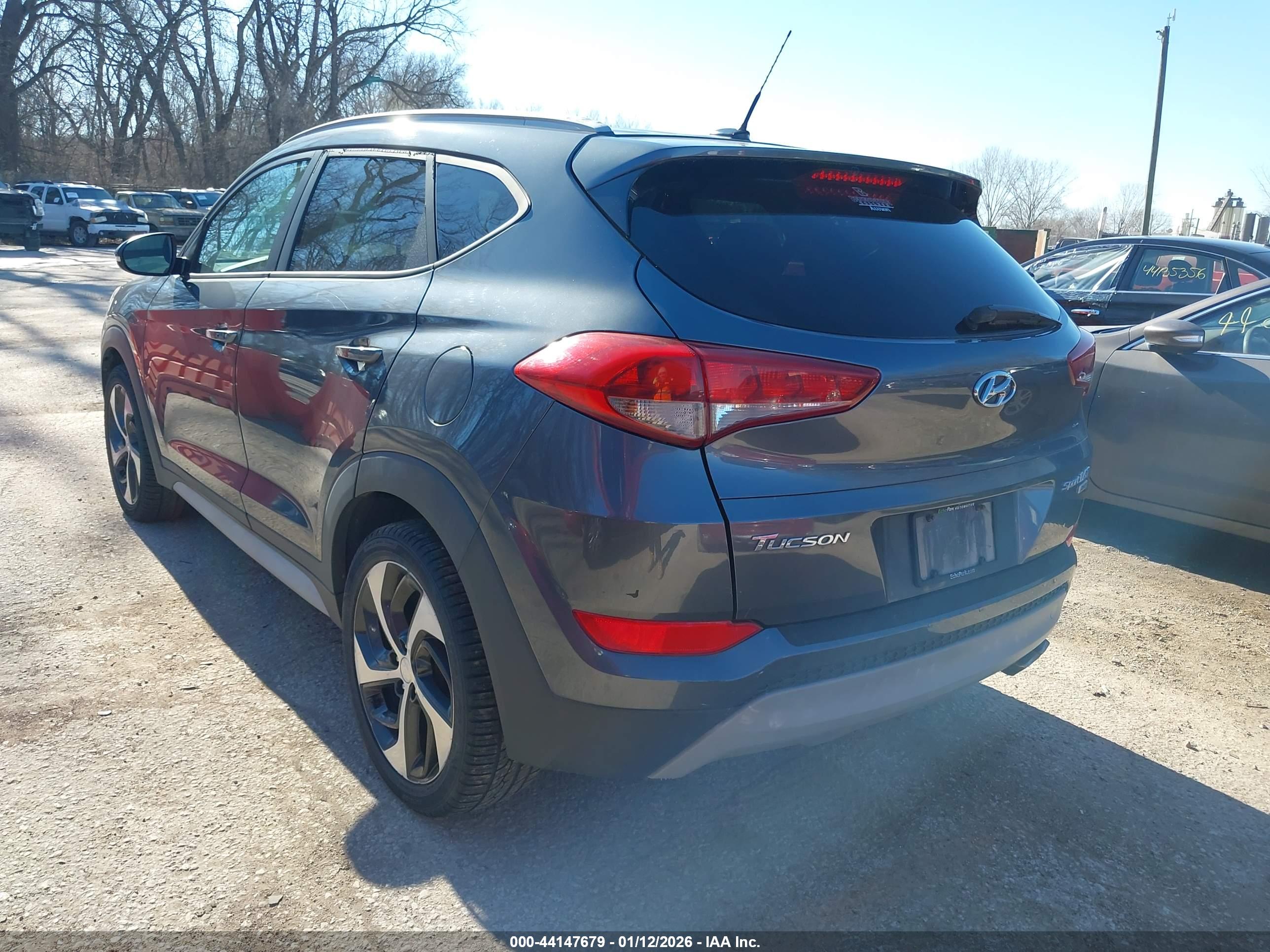 HYUNDAI TUCSON image 3