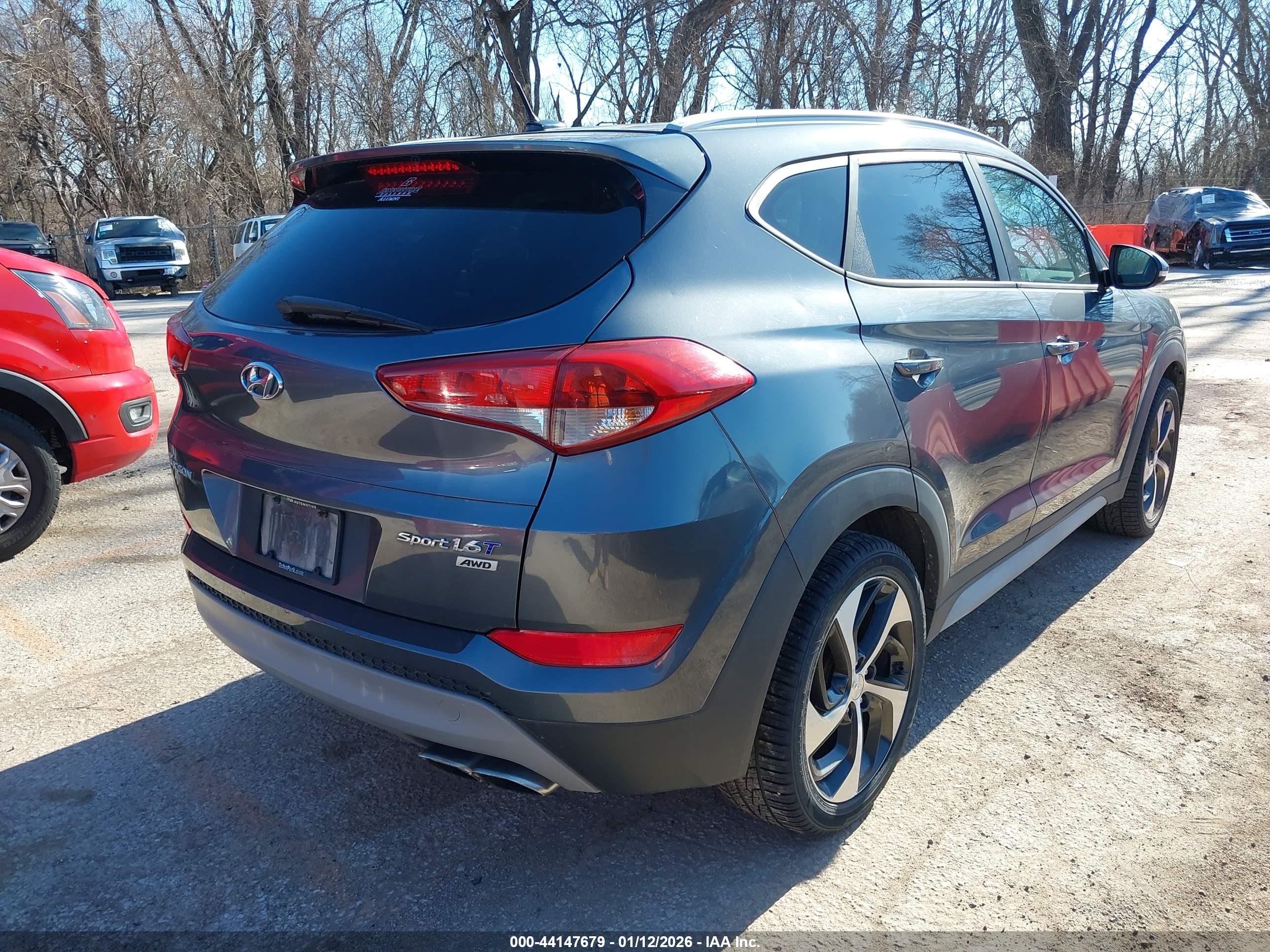 HYUNDAI TUCSON image 4
