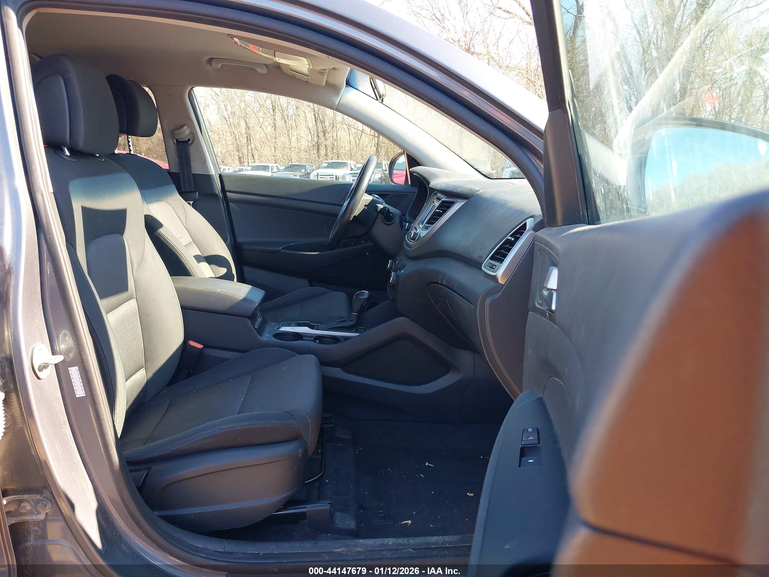 HYUNDAI TUCSON image 5