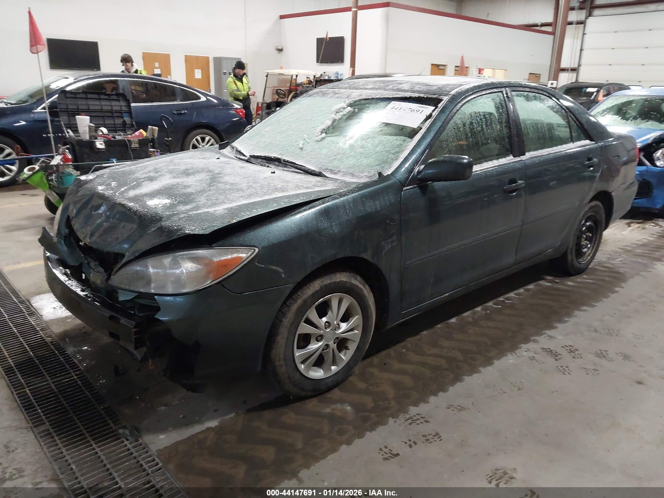 TOYOTA CAMRY image 2