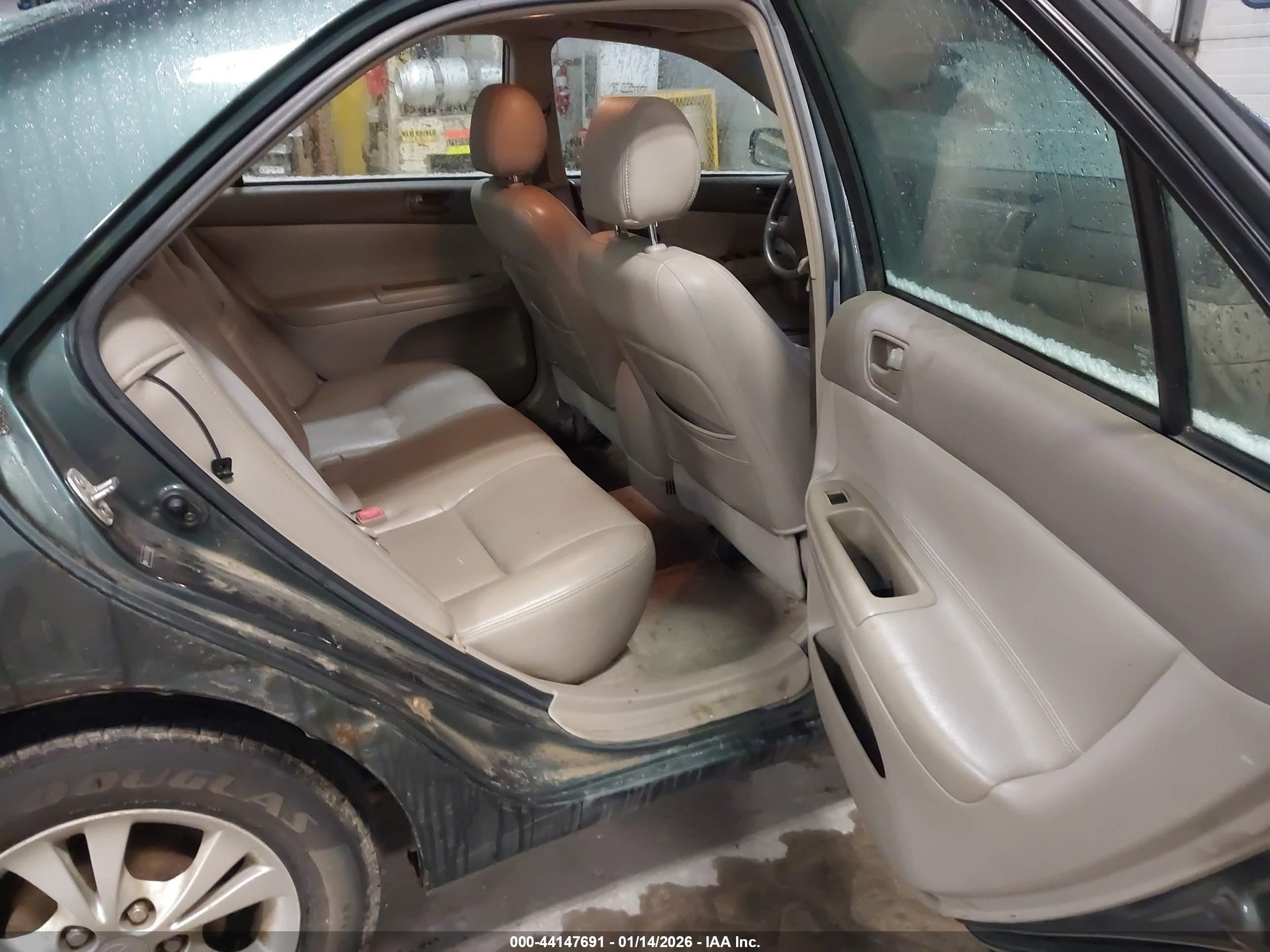 TOYOTA CAMRY image 8