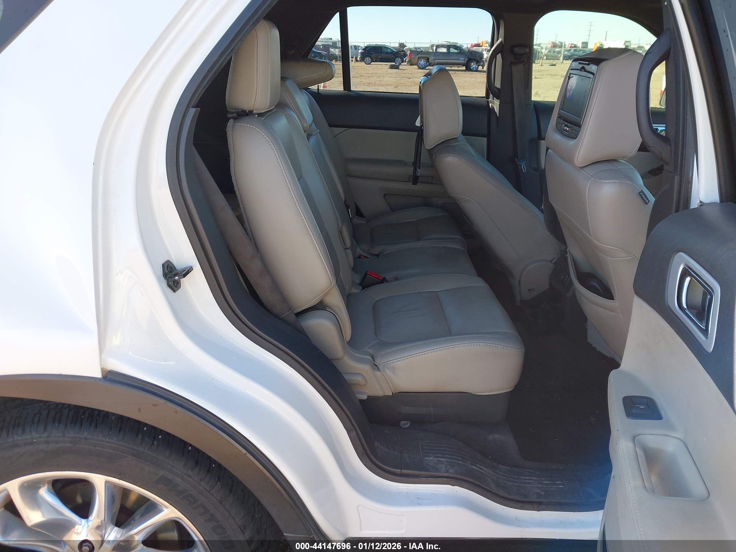 FORD EXPLORER image 8
