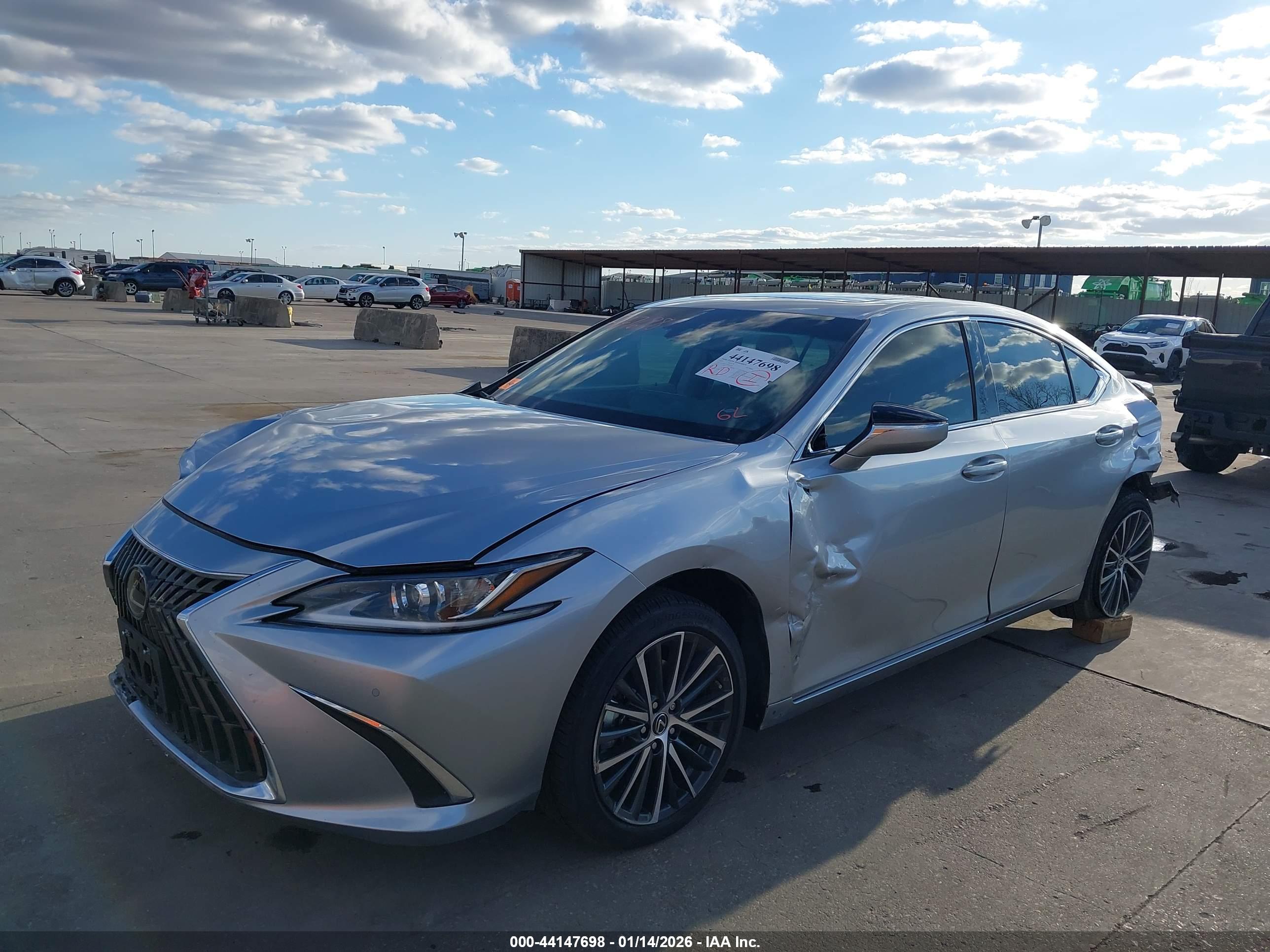 LEXUS ES image 2