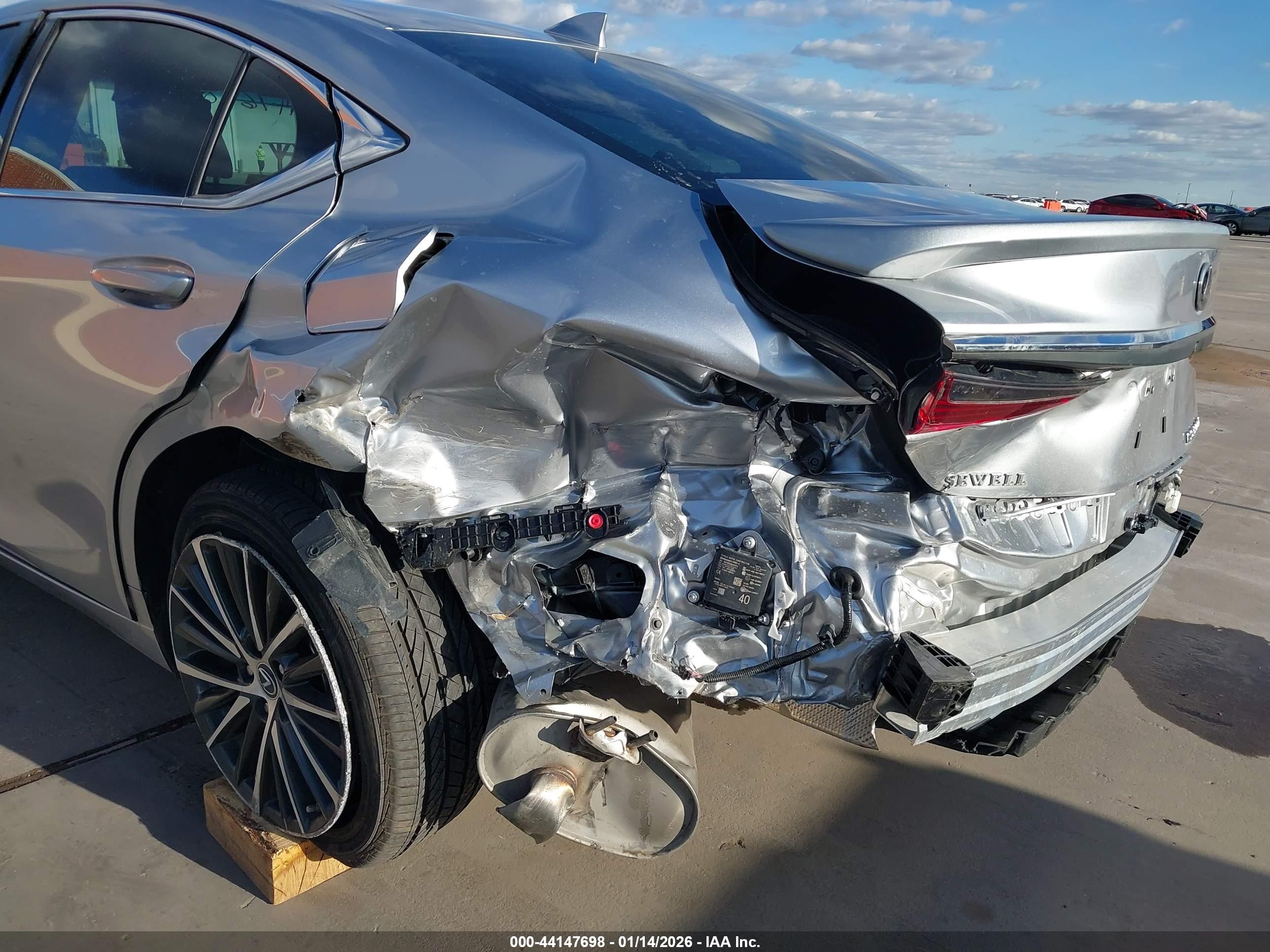 LEXUS ES image 6