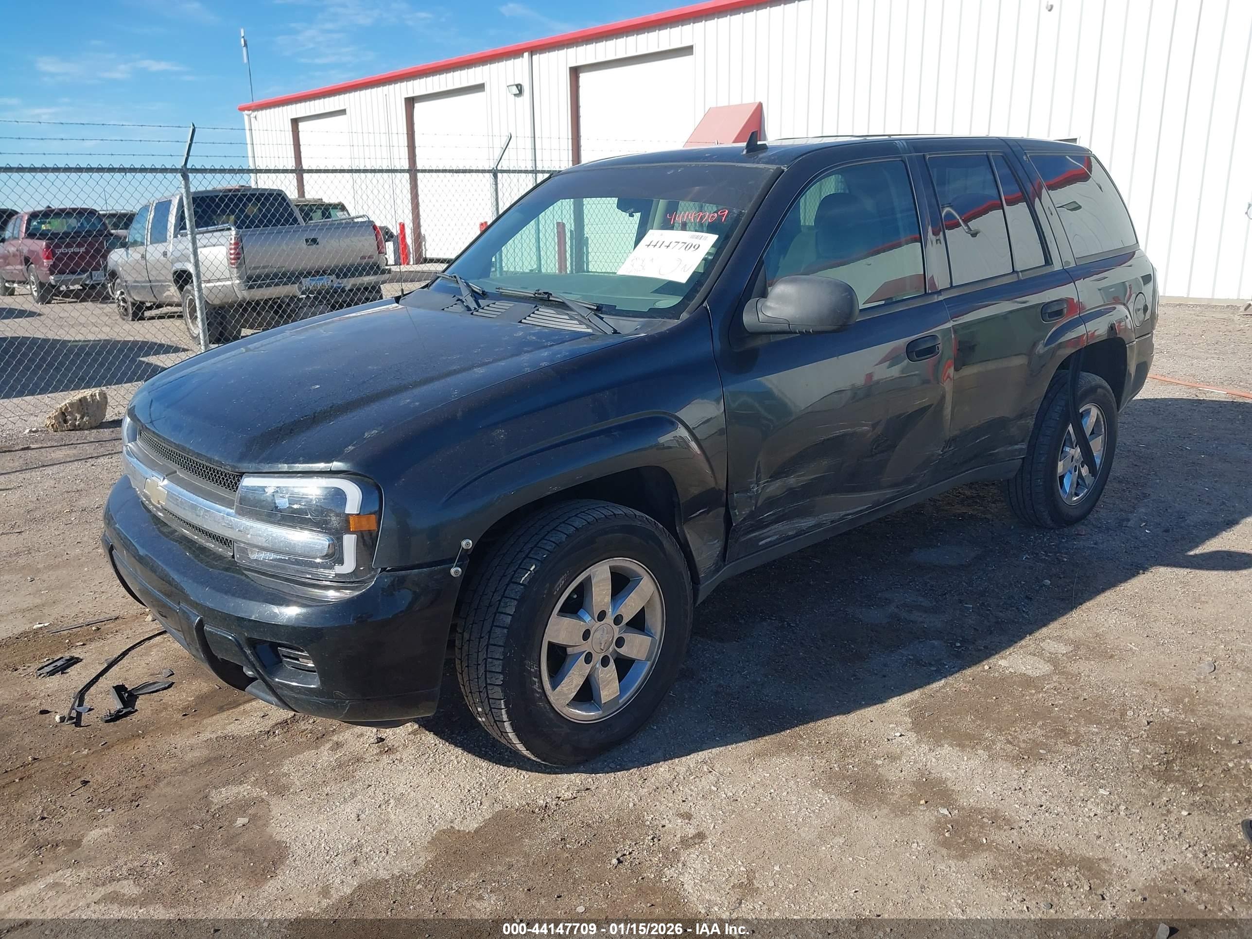CHEVROLET TRAILBLAZER image 2