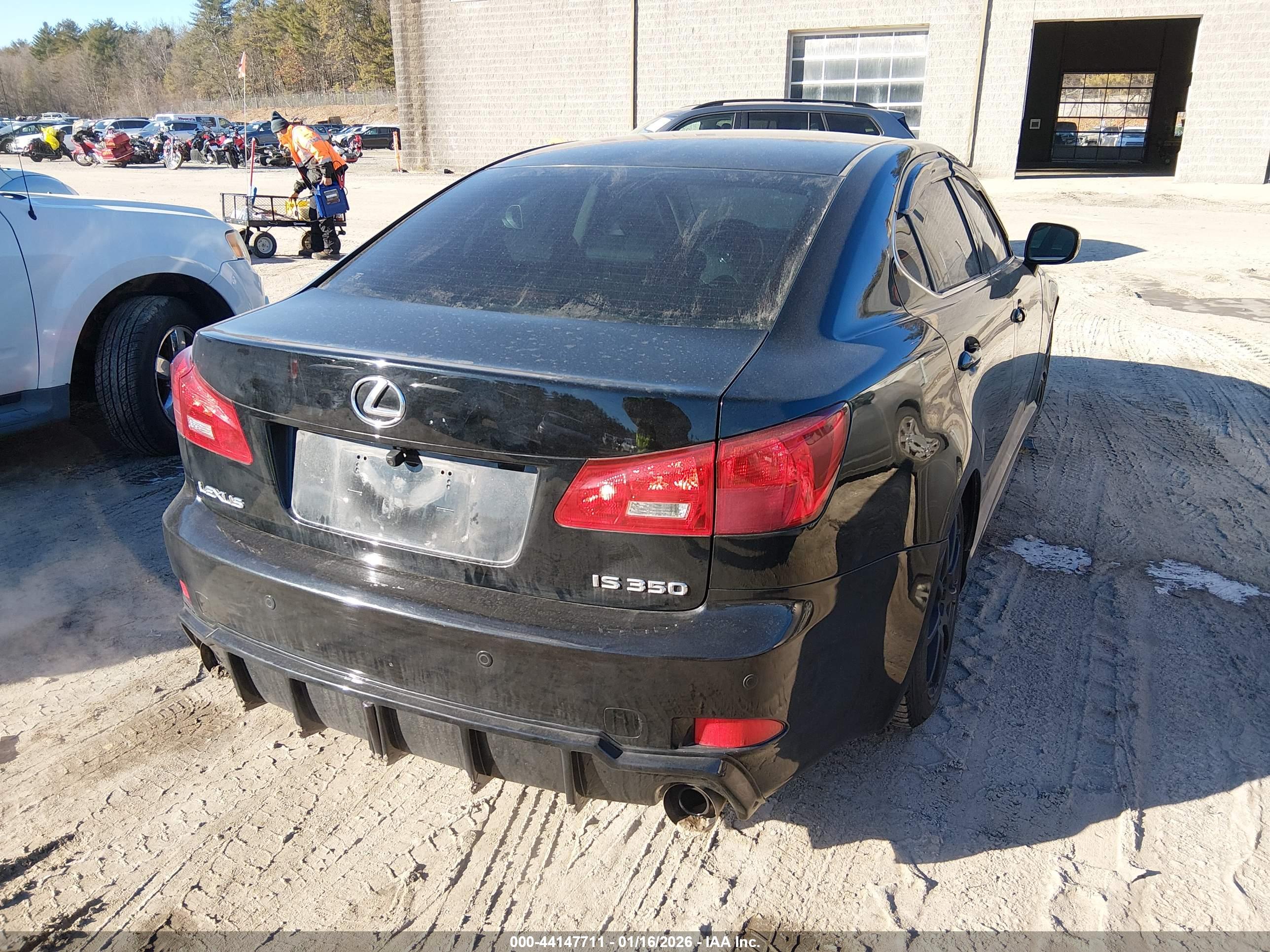 LEXUS IS image 4