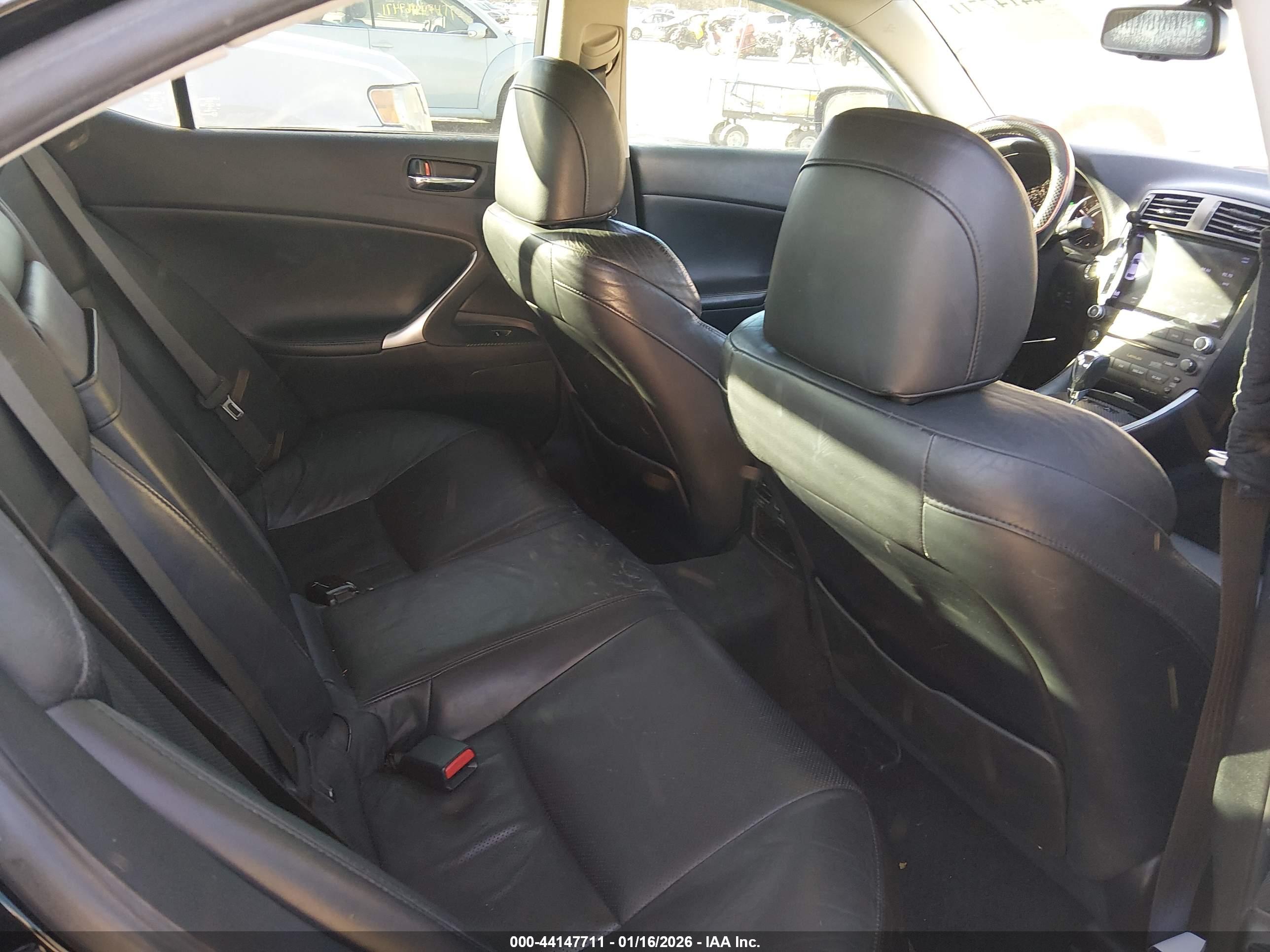 LEXUS IS image 8