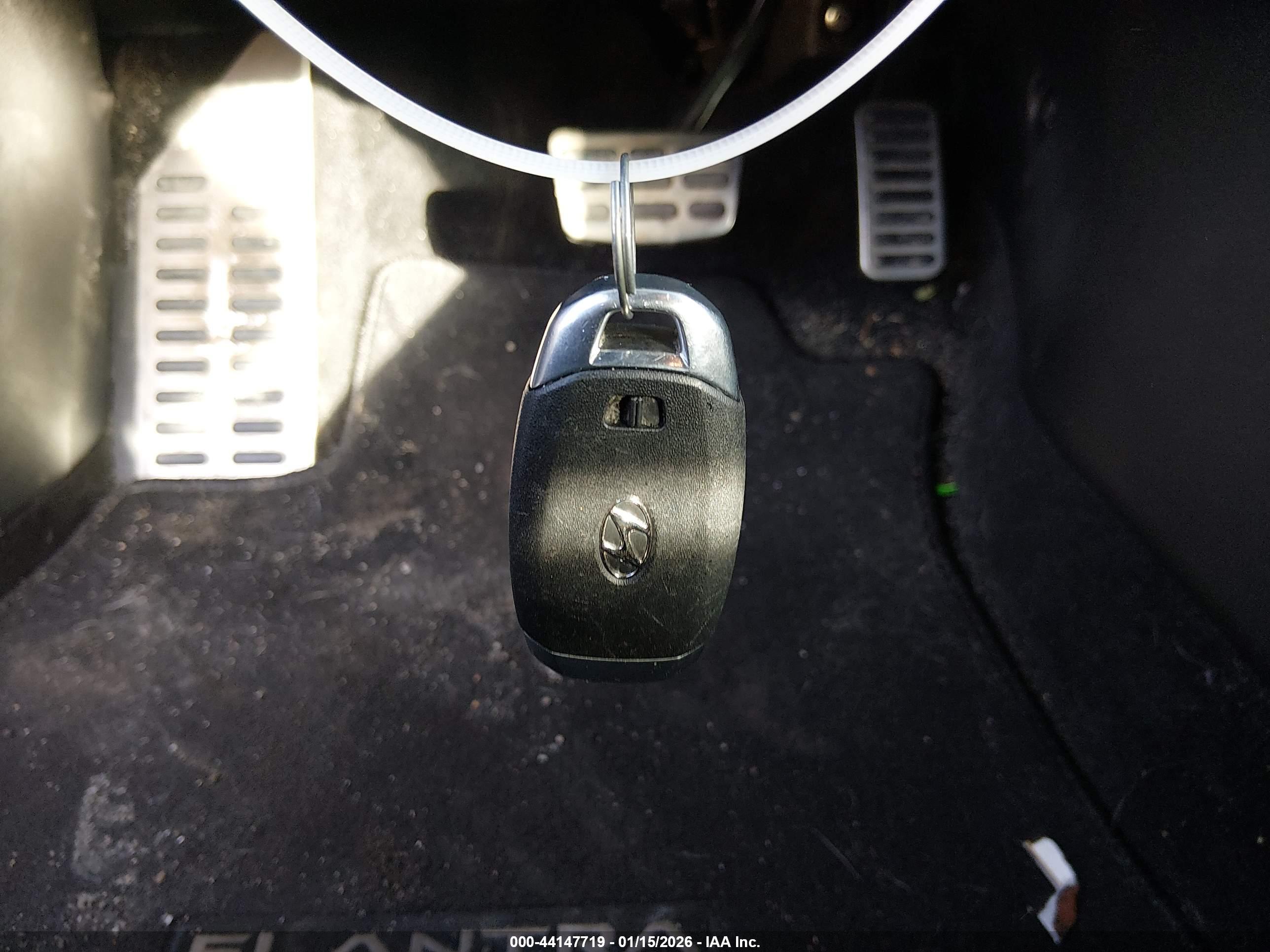 HYUNDAI ELANTRA image 11