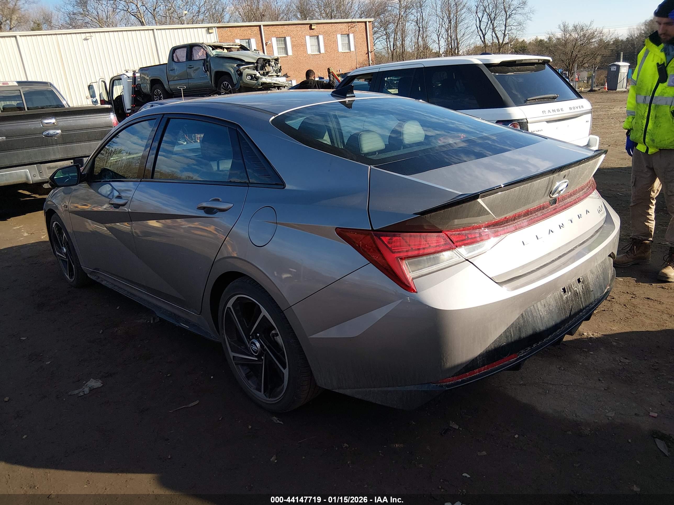 HYUNDAI ELANTRA image 3