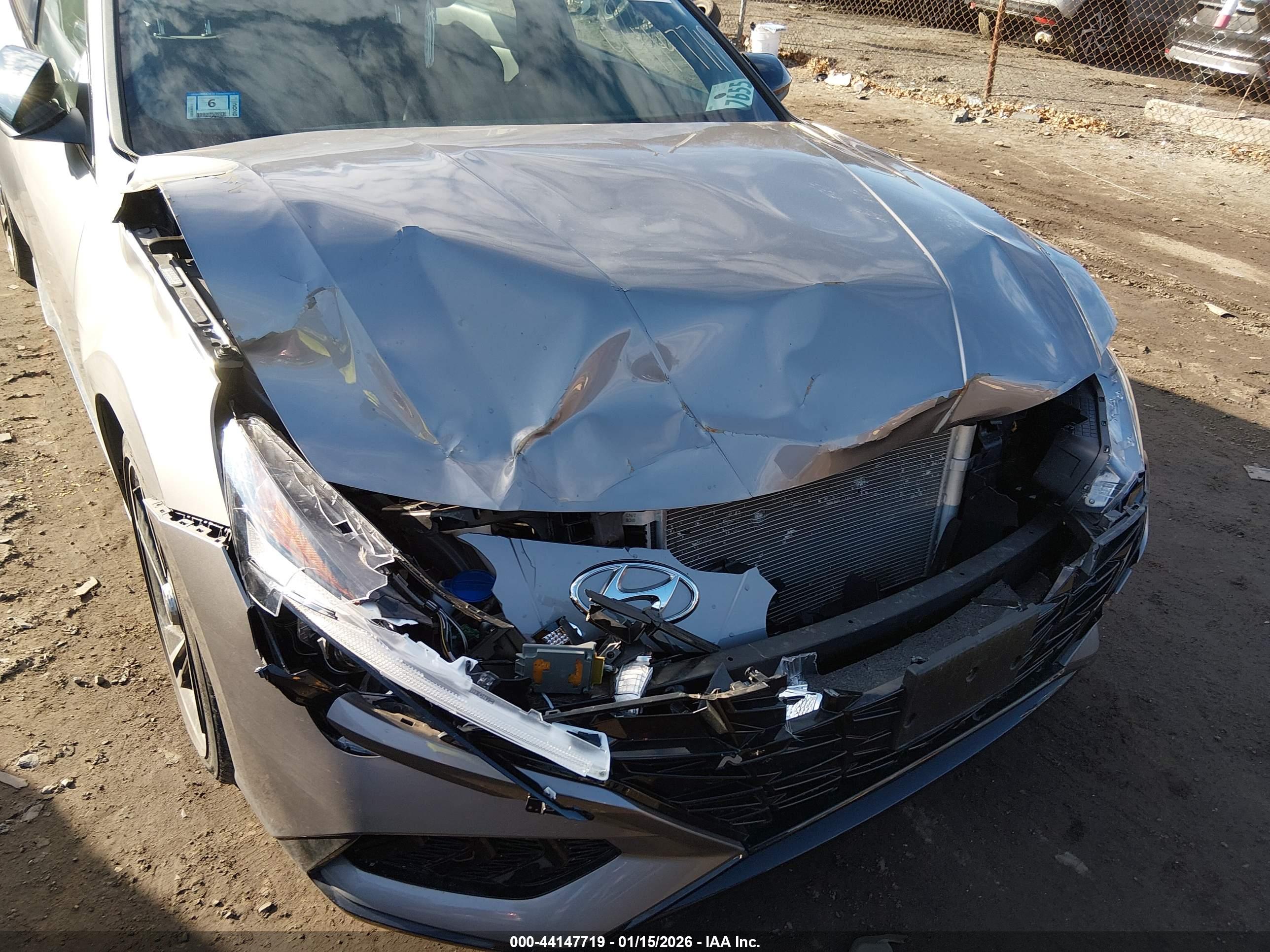 HYUNDAI ELANTRA image 6