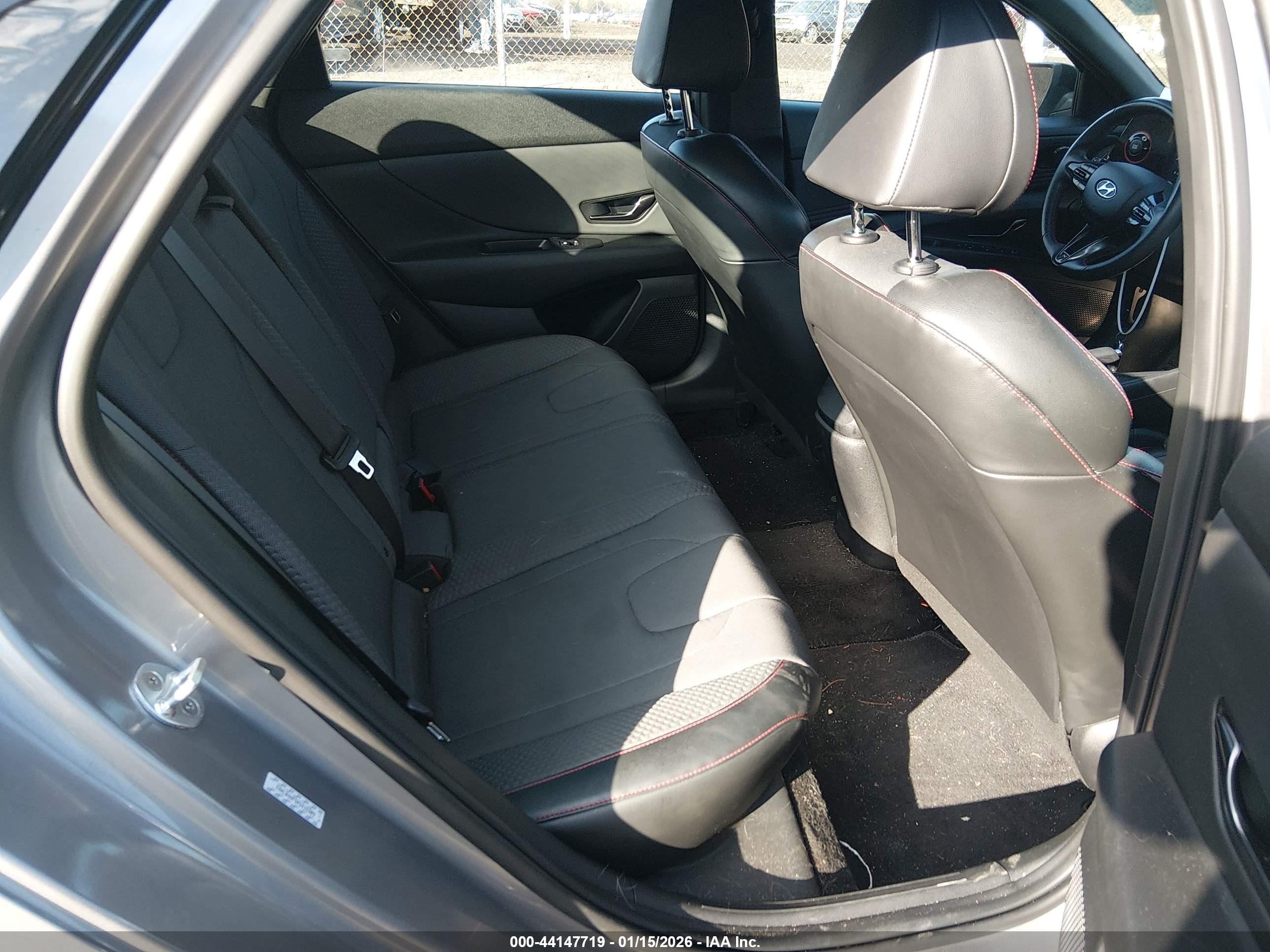 HYUNDAI ELANTRA image 8