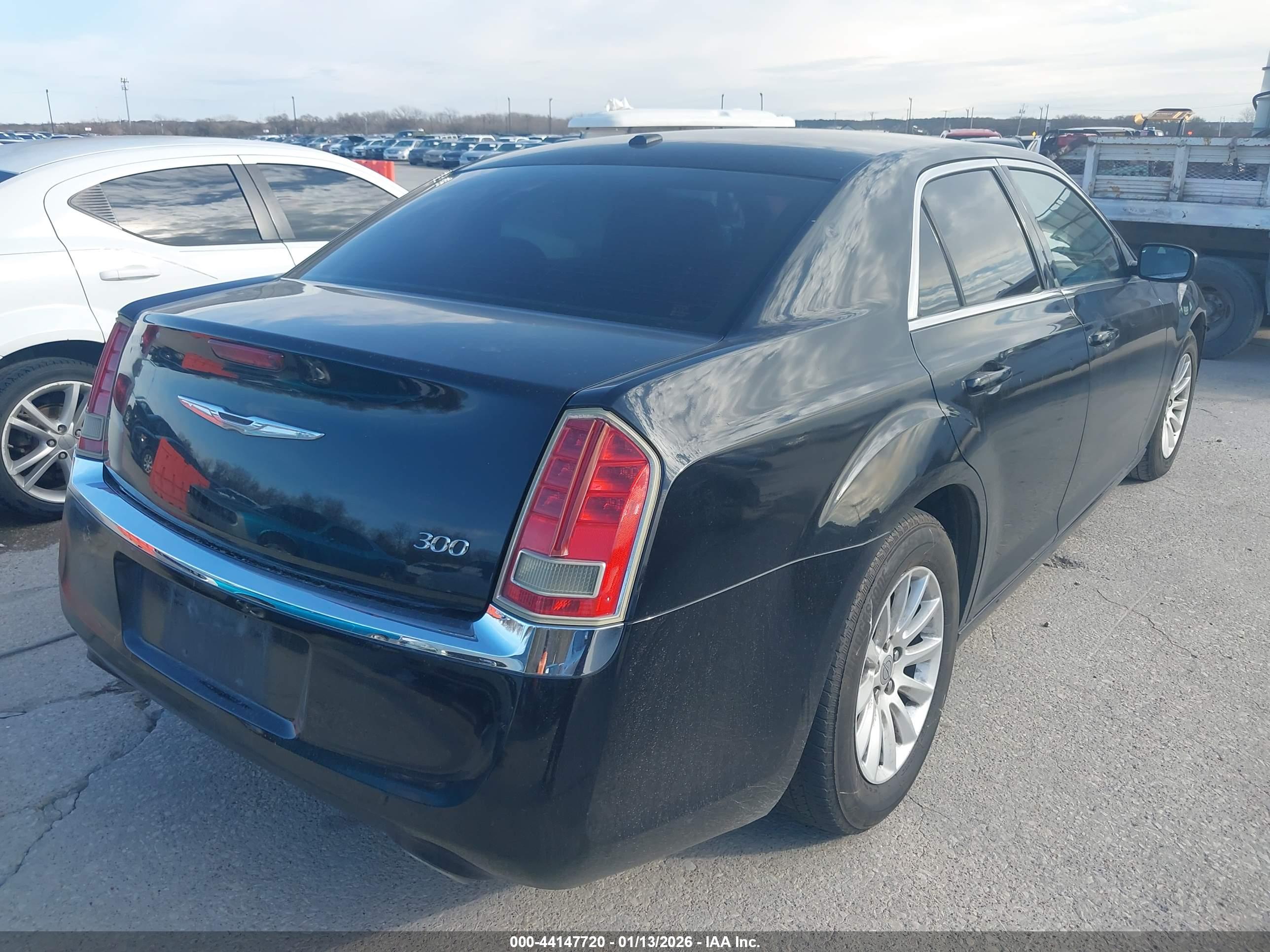 CHRYSLER 300 image 4