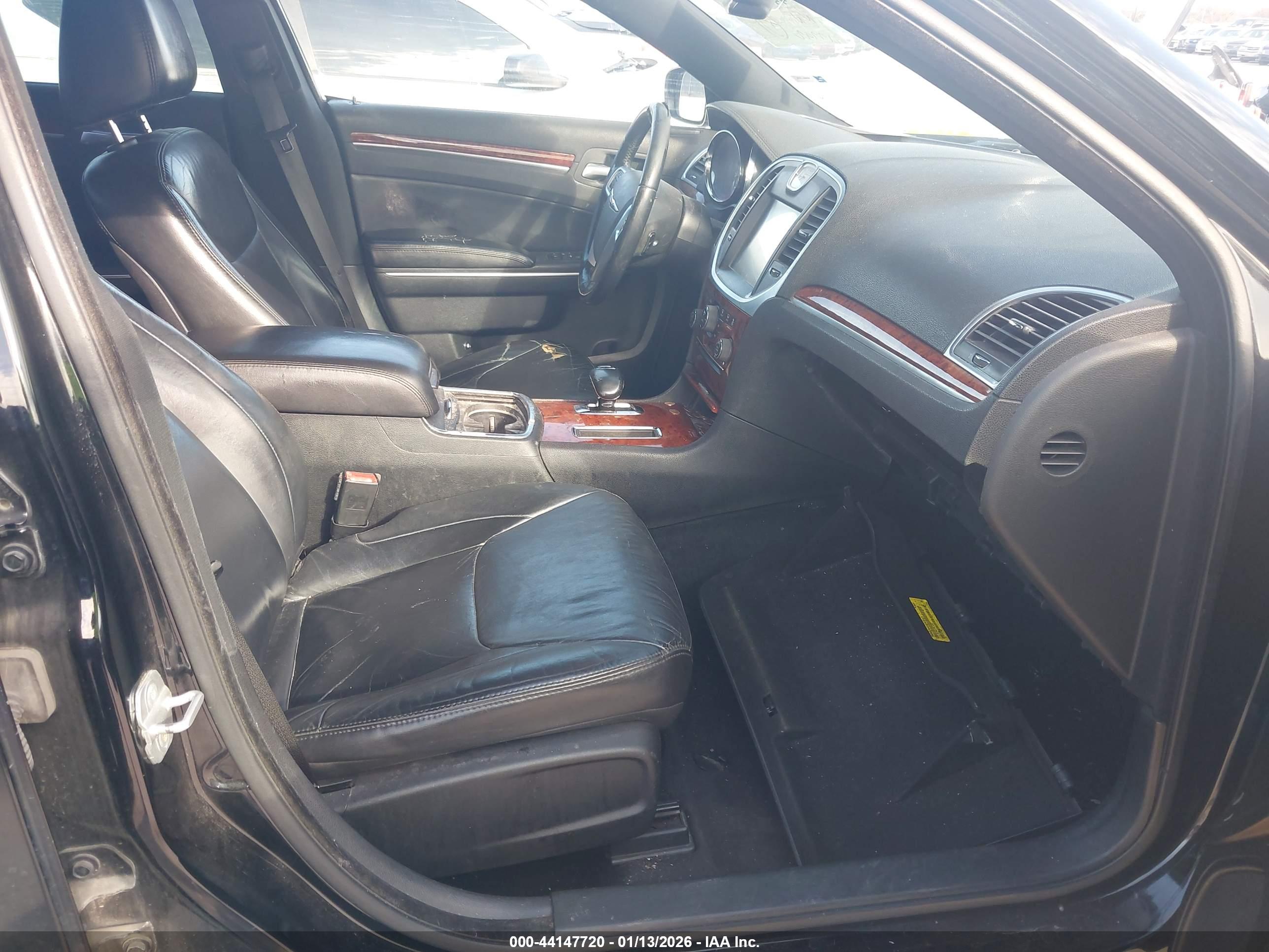 CHRYSLER 300 image 5
