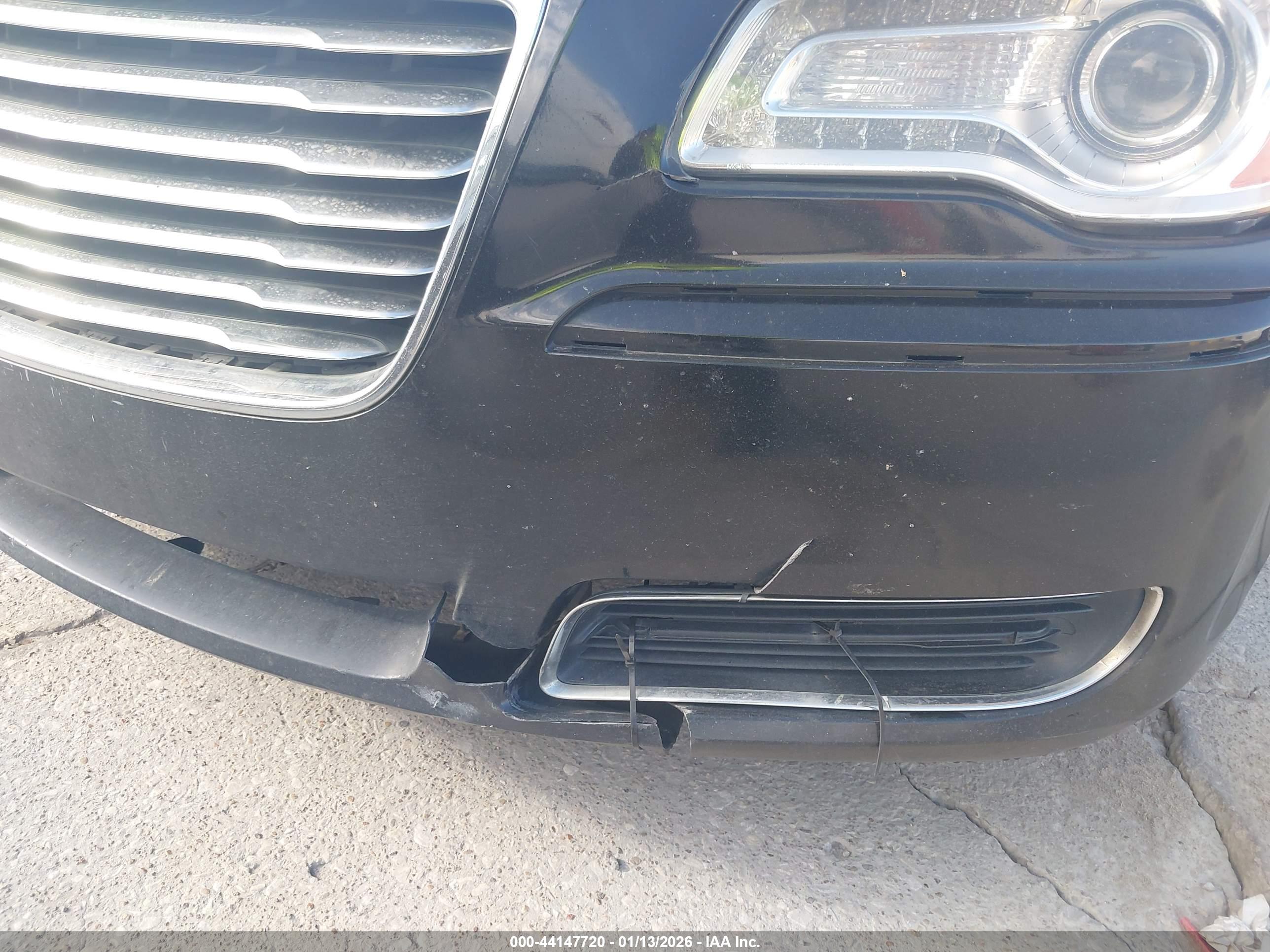 CHRYSLER 300 image 6