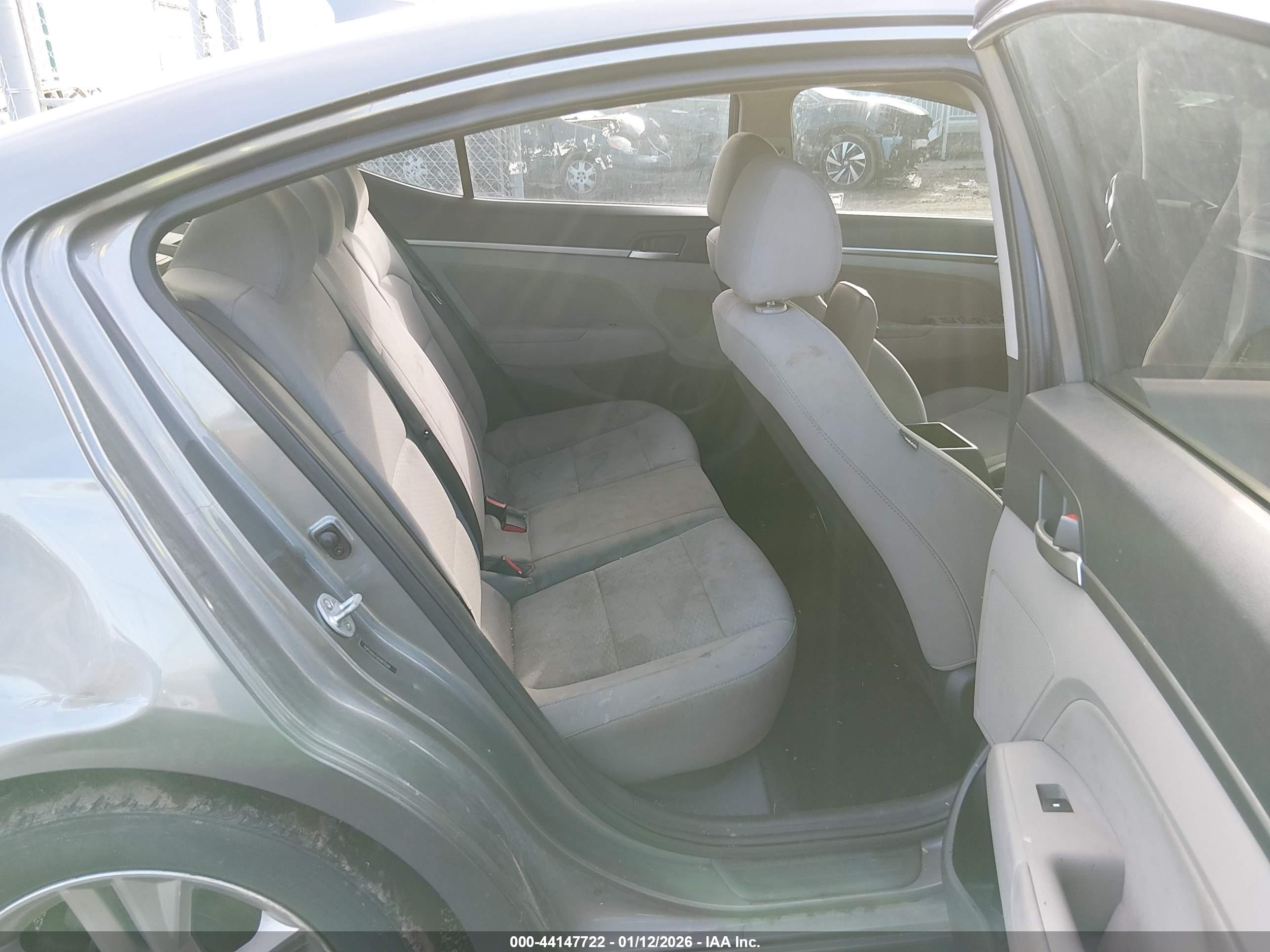 HYUNDAI ELANTRA image 8