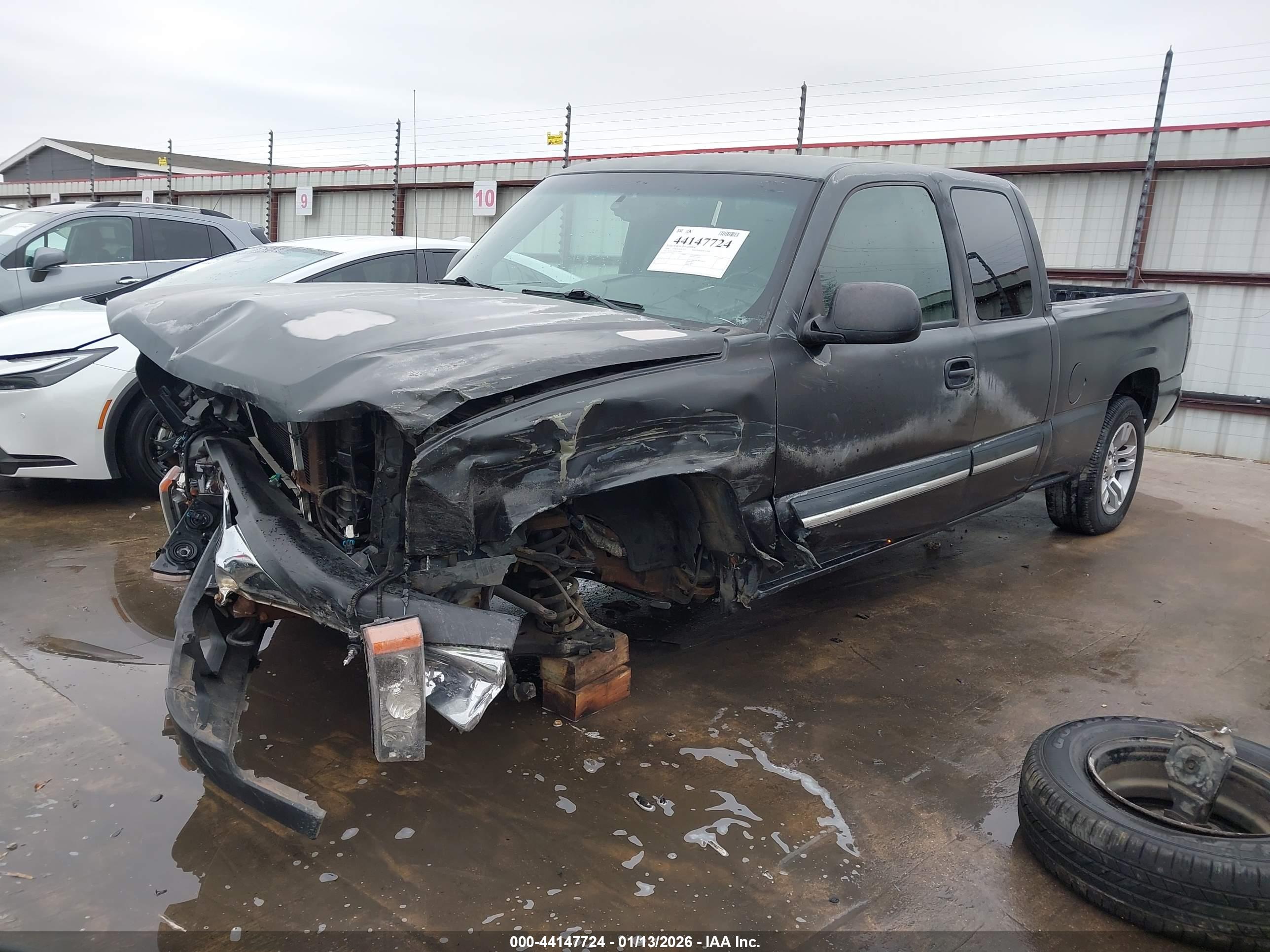 CHEVROLET SILVERADO image 2