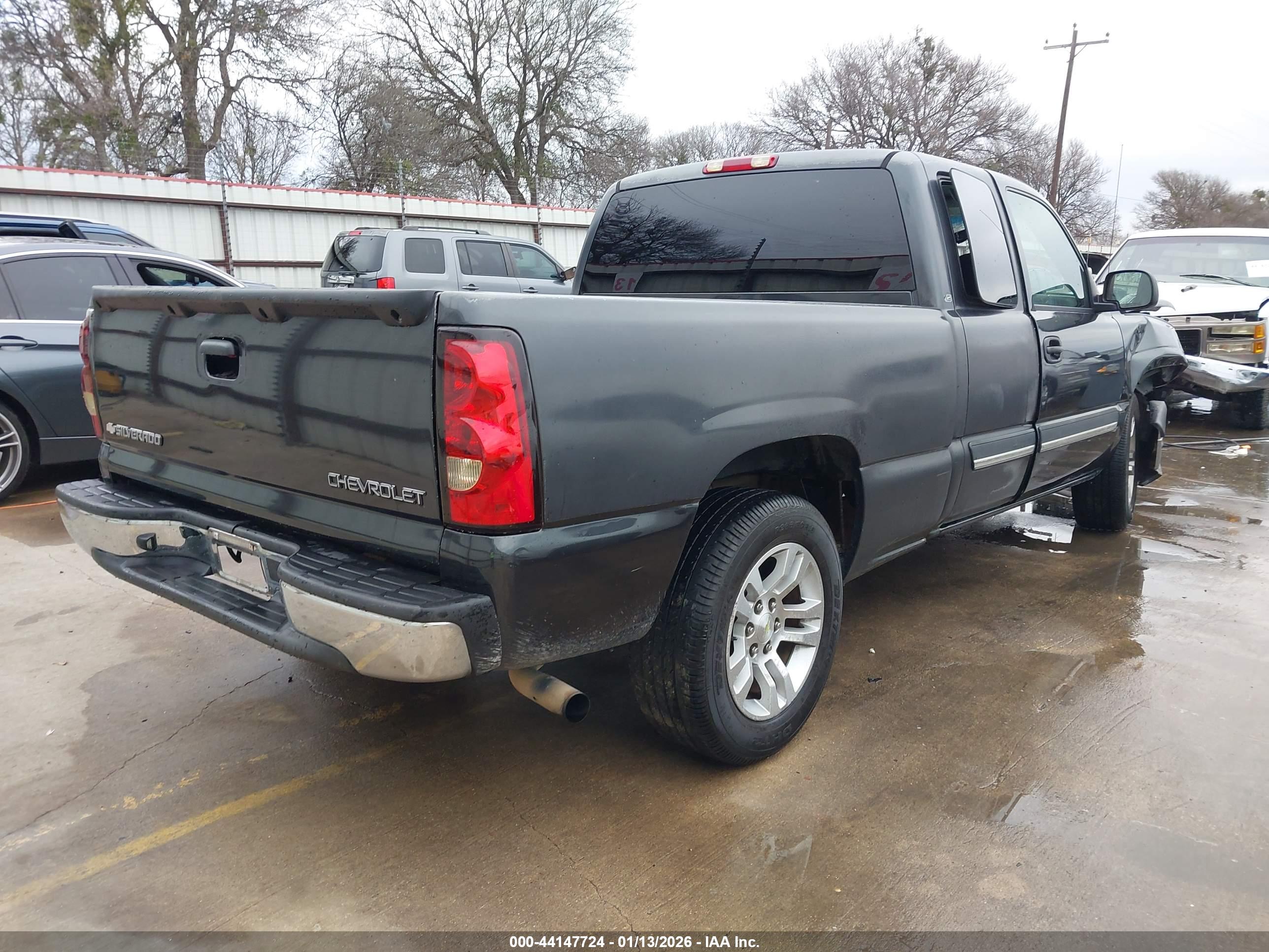 CHEVROLET SILVERADO image 4
