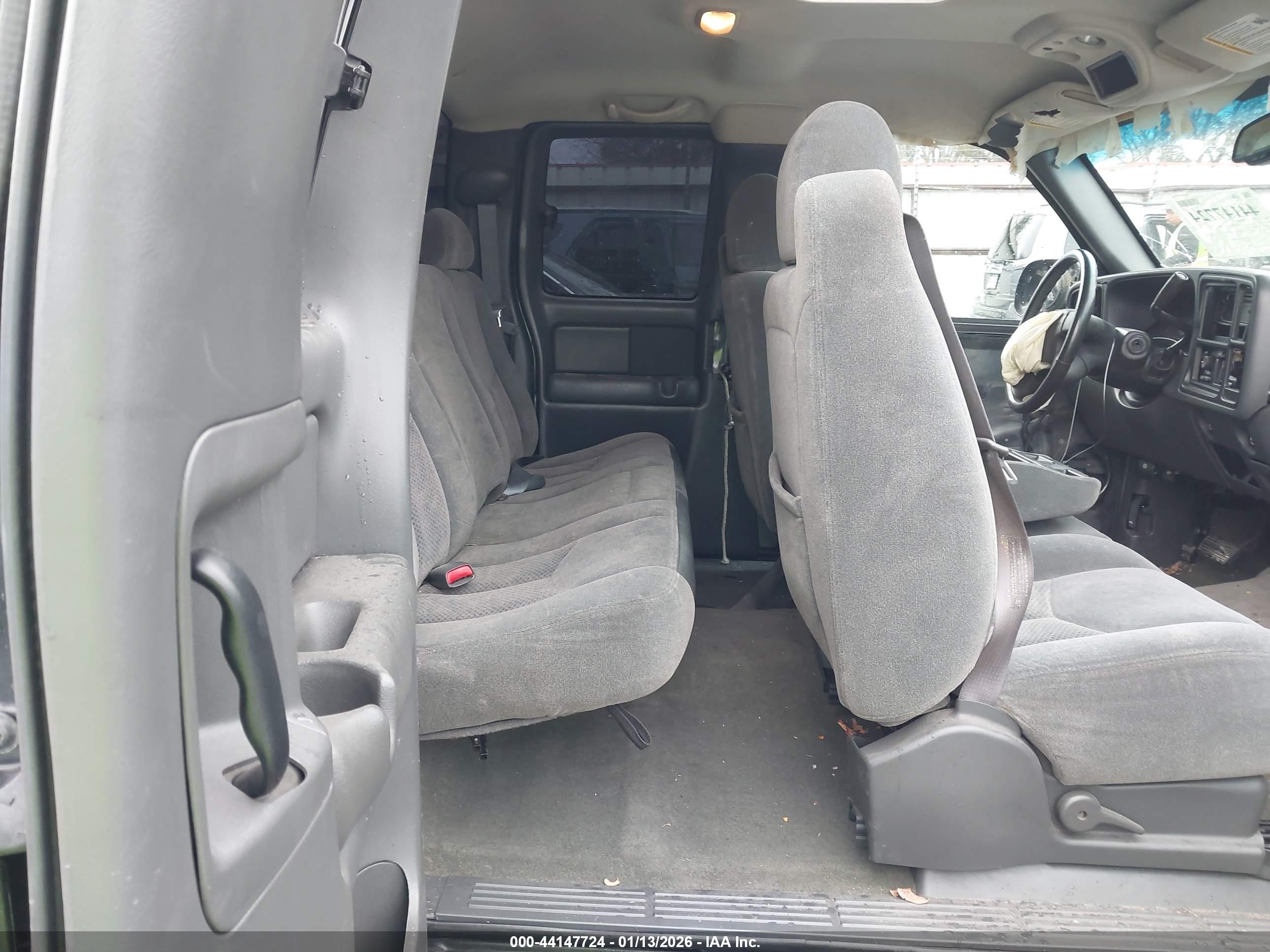 CHEVROLET SILVERADO image 8