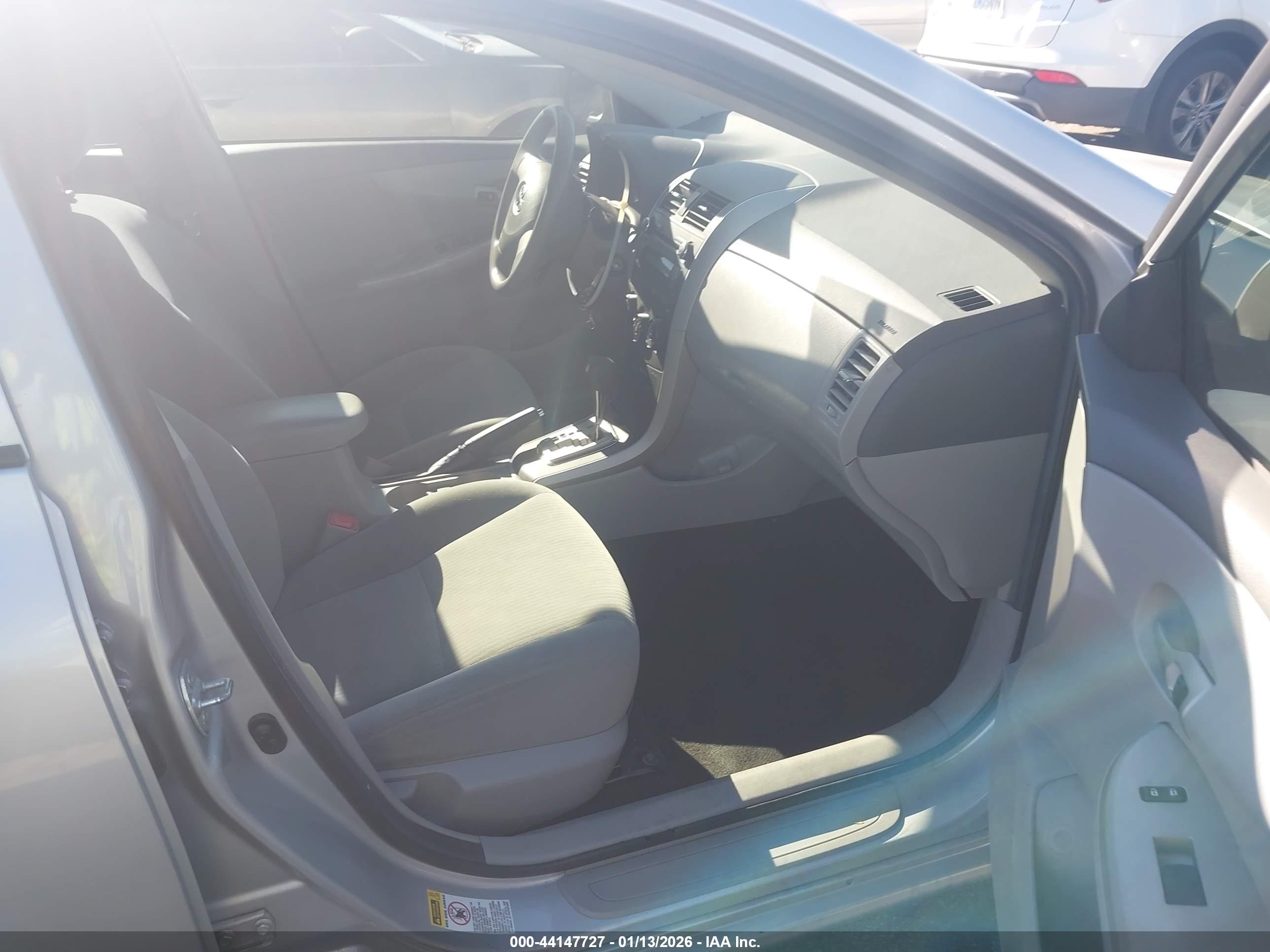 TOYOTA COROLLA image 5