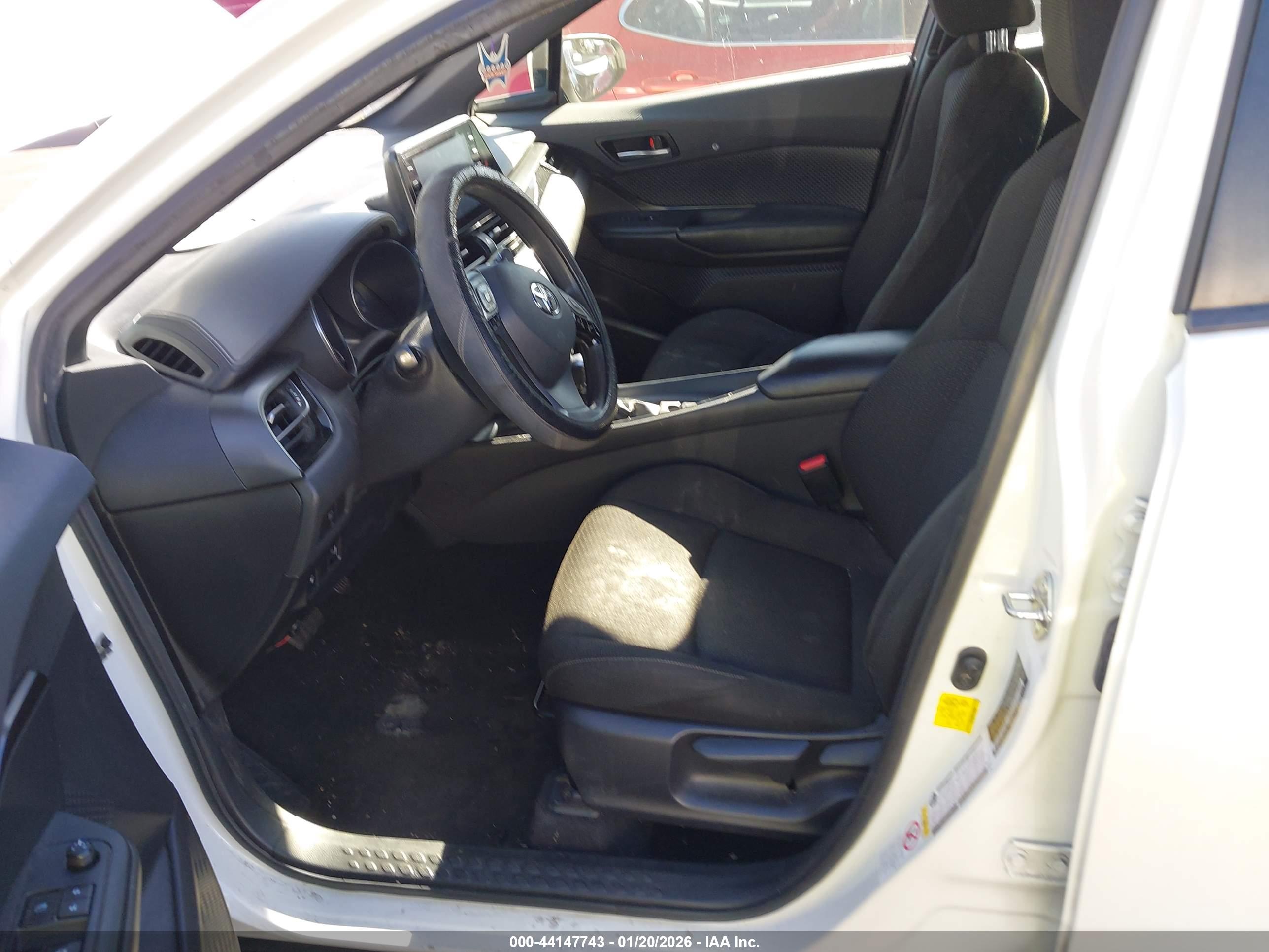 TOYOTA C-HR image 5