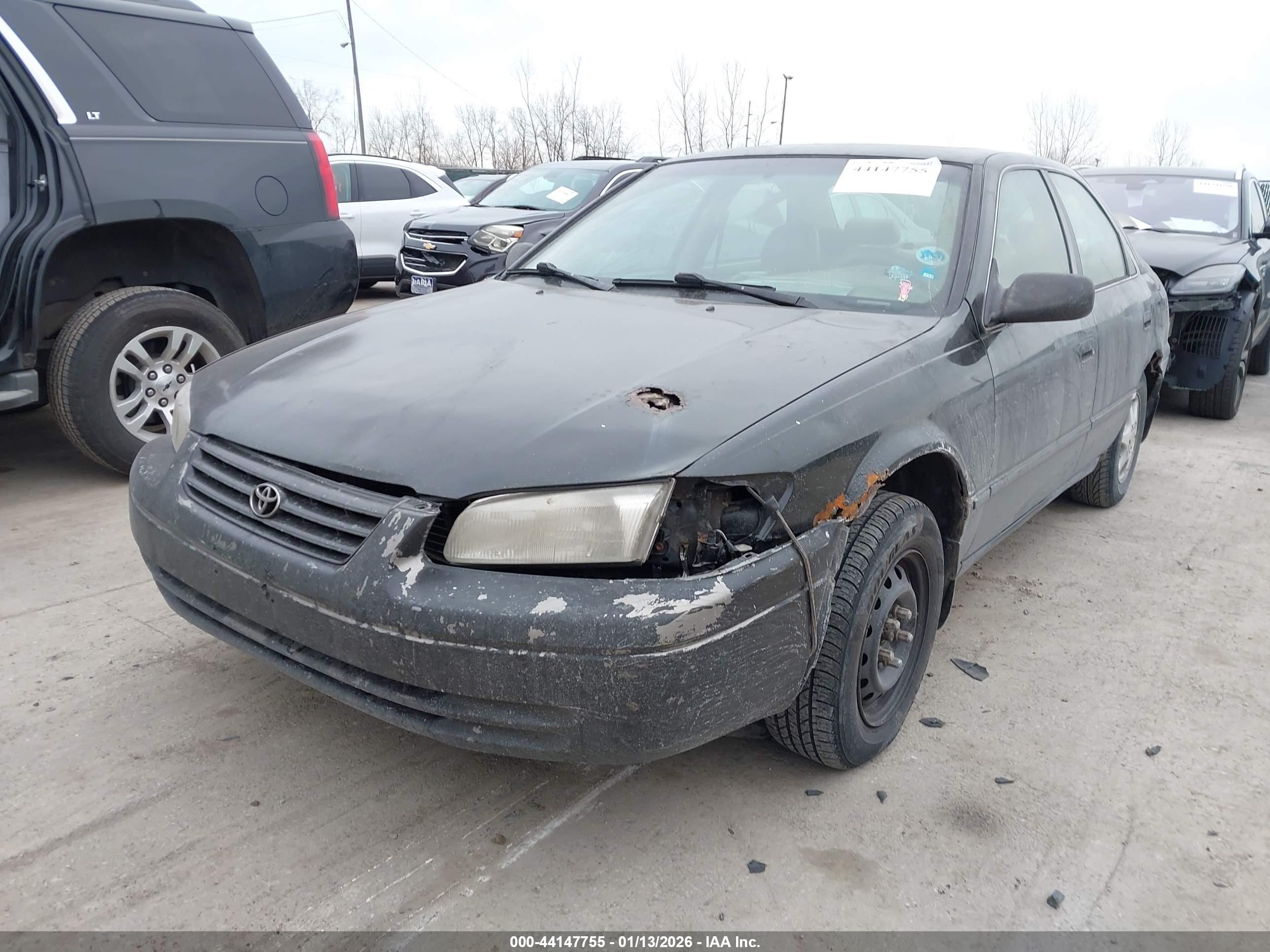TOYOTA CAMRY image 2