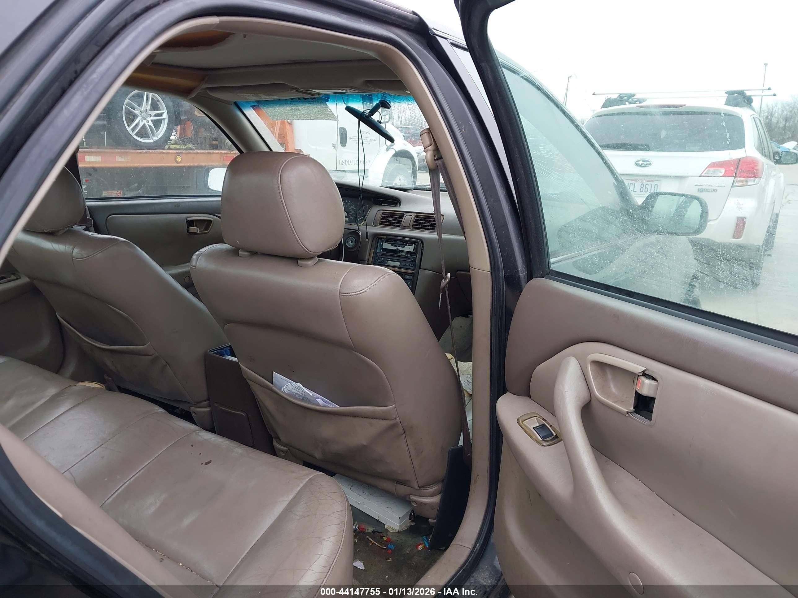 TOYOTA CAMRY image 8