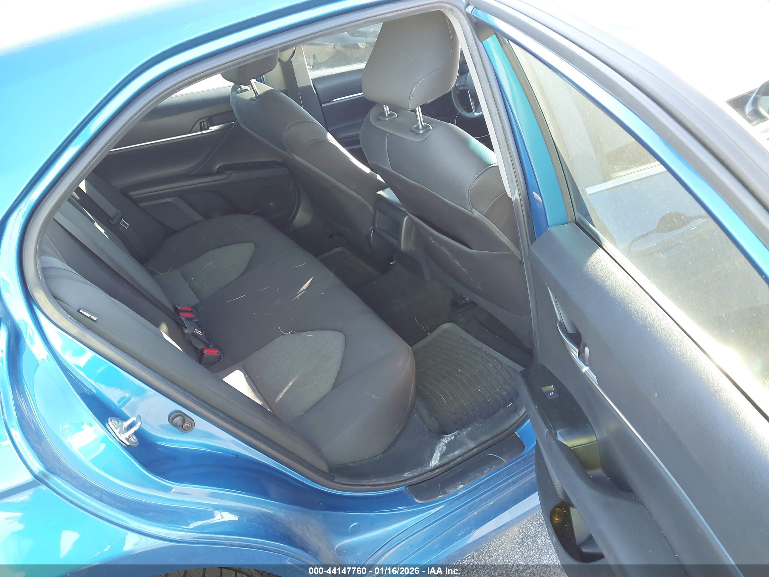 TOYOTA CAMRY image 8