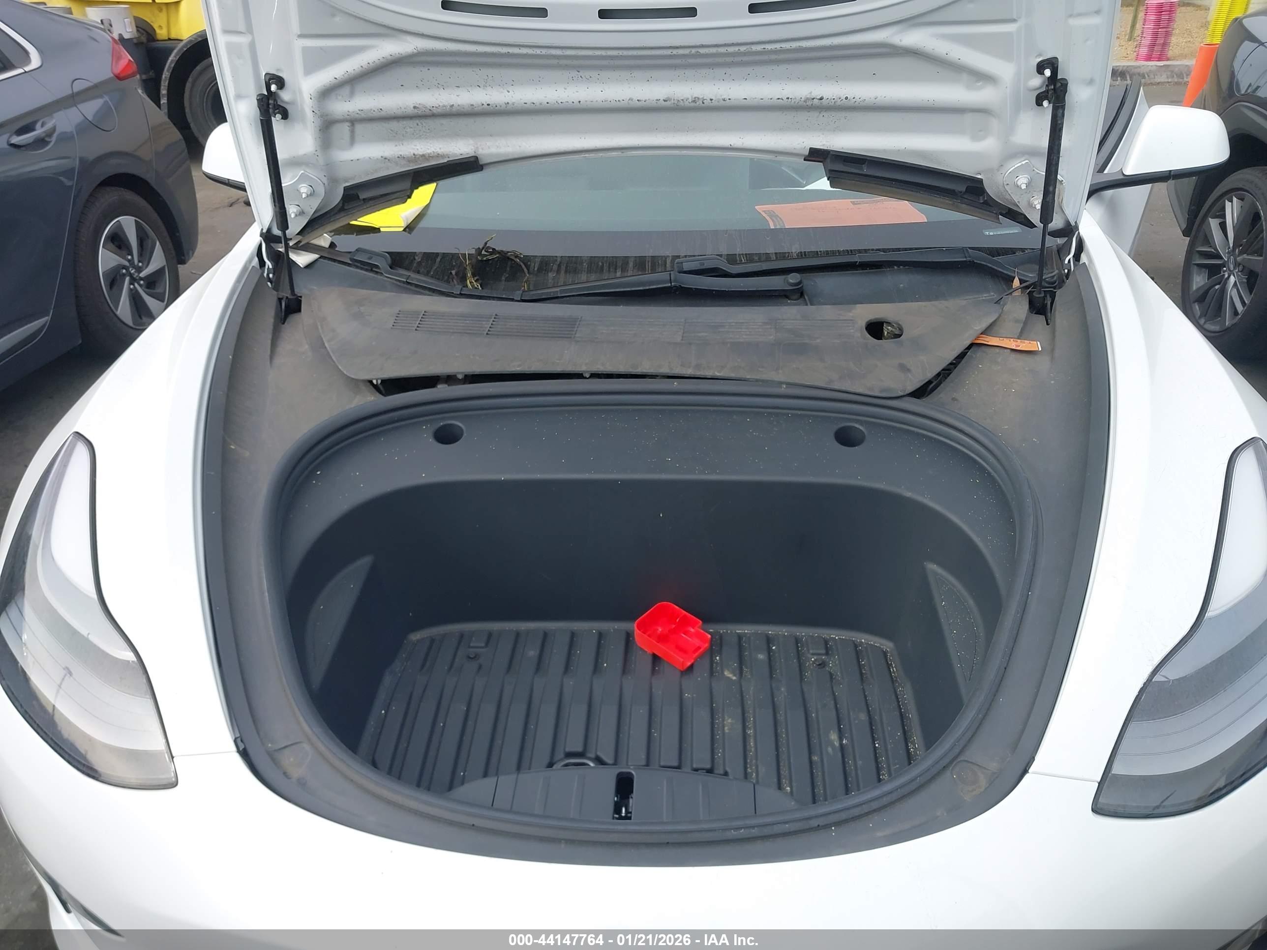 TESLA MODEL image 10