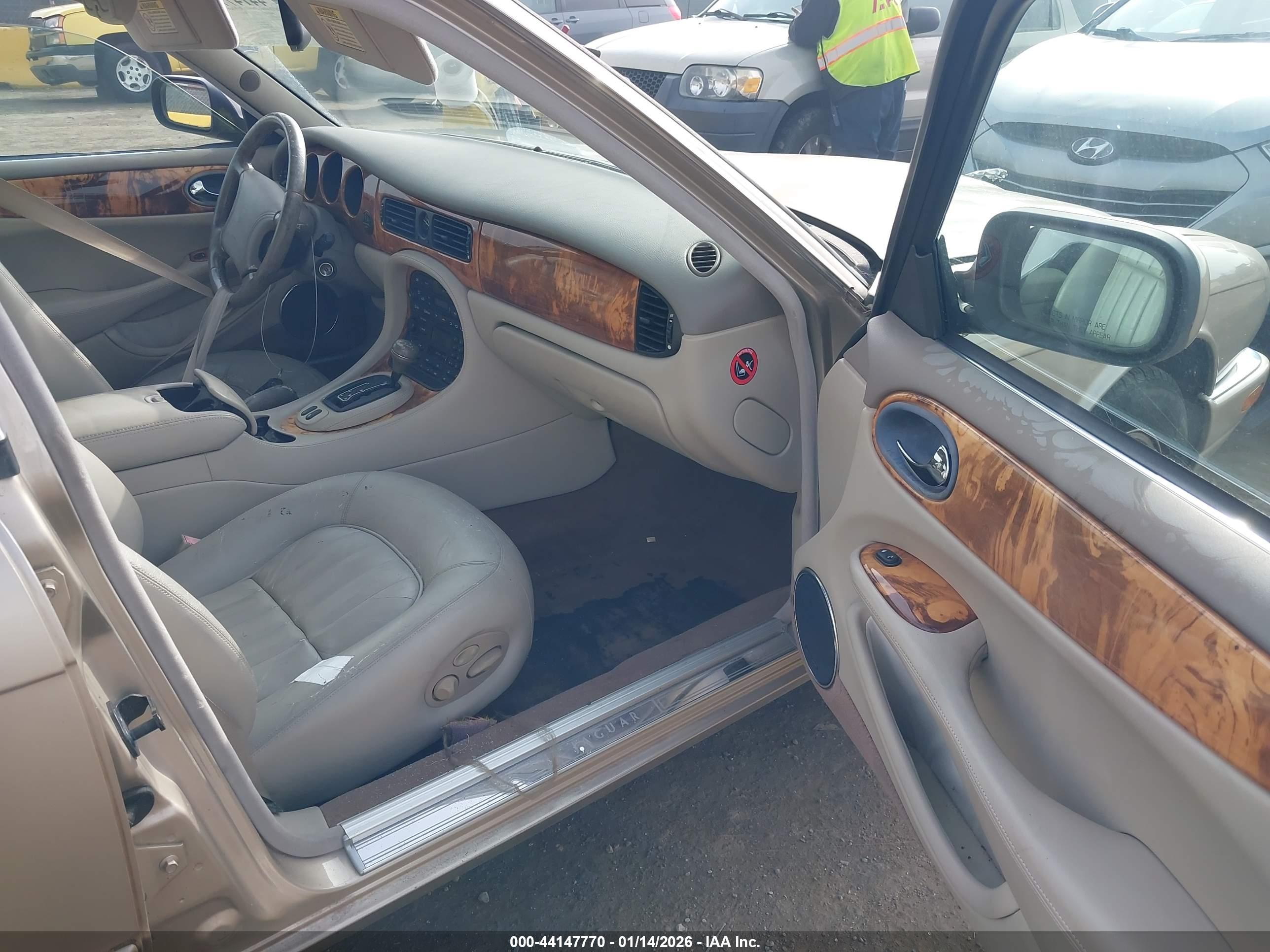 JAGUAR XJ8 image 5