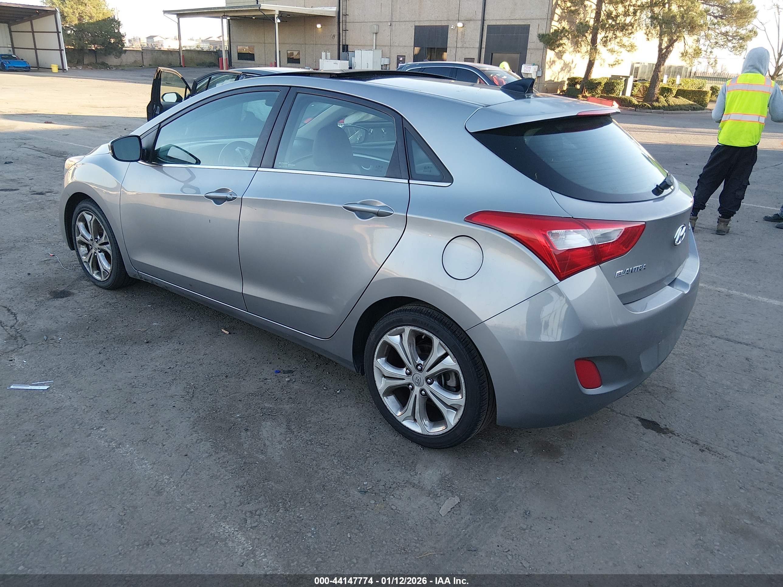 HYUNDAI ELANTRA image 3